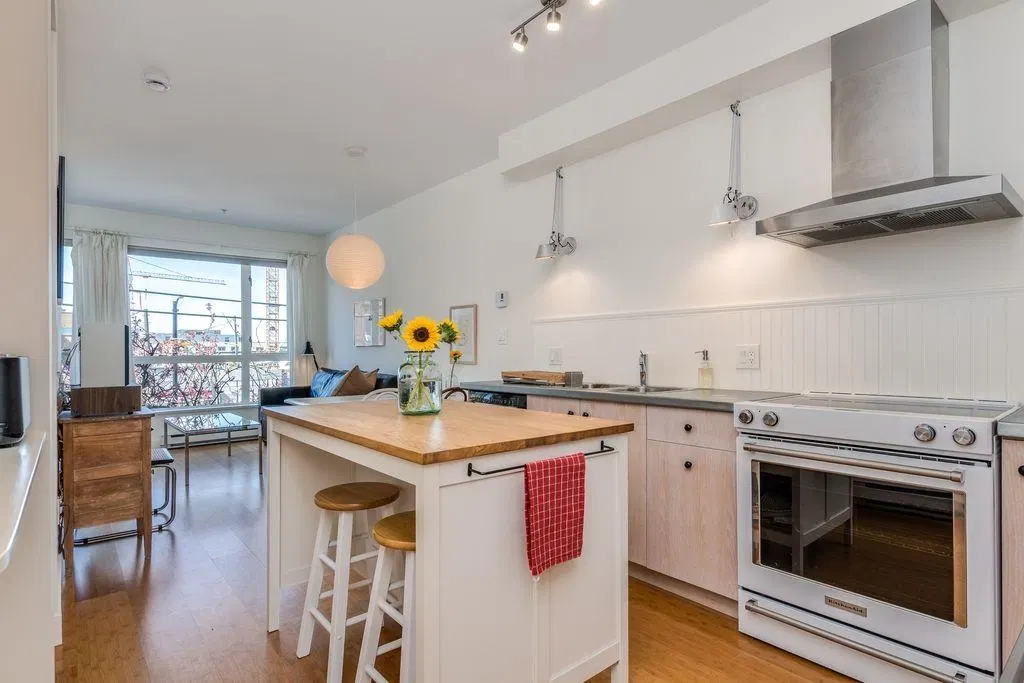 Photo 4 of 40 at #208 – 205 E 10th Avenue