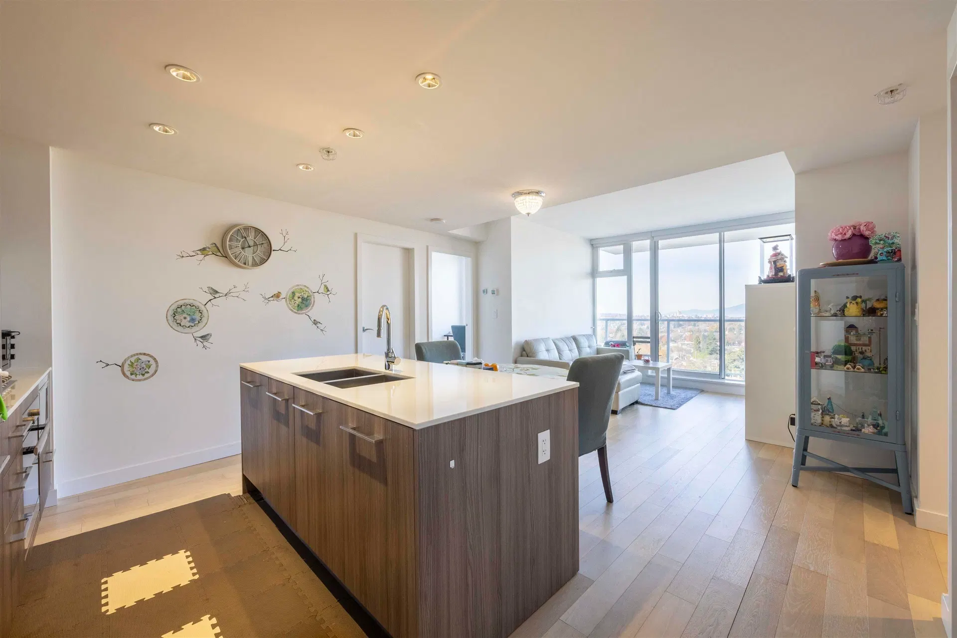 Photo 4 of 30 at #1505 – 4638 Gladstone Street