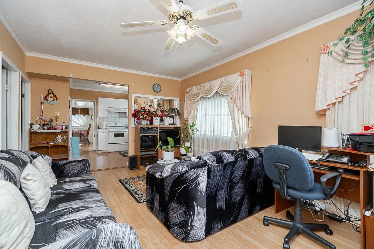 Photo 1 of 34 at 4712 Victoria Drive