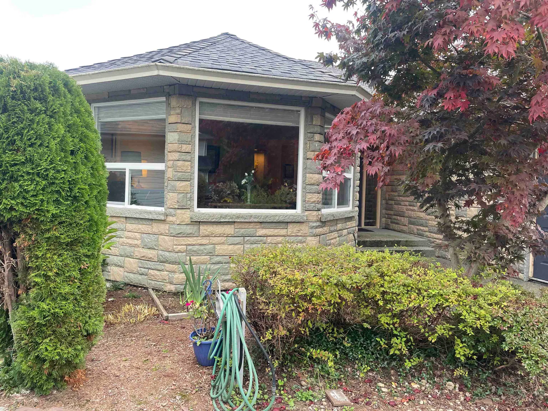 Photo 3 of 28 at 8092 Forbes Street