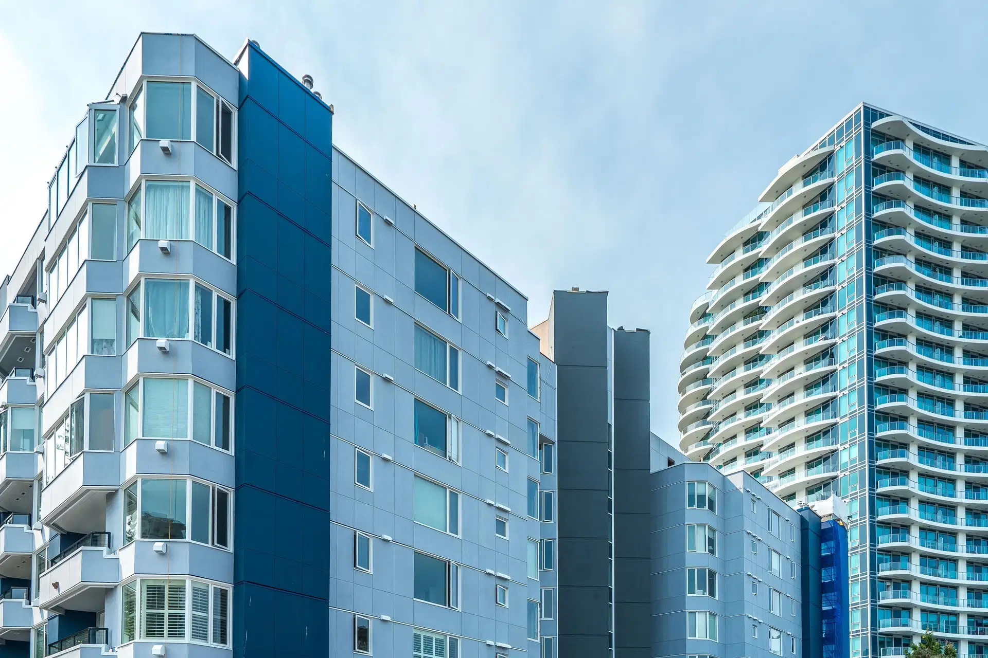 #412 – 15111 Russell Avenue