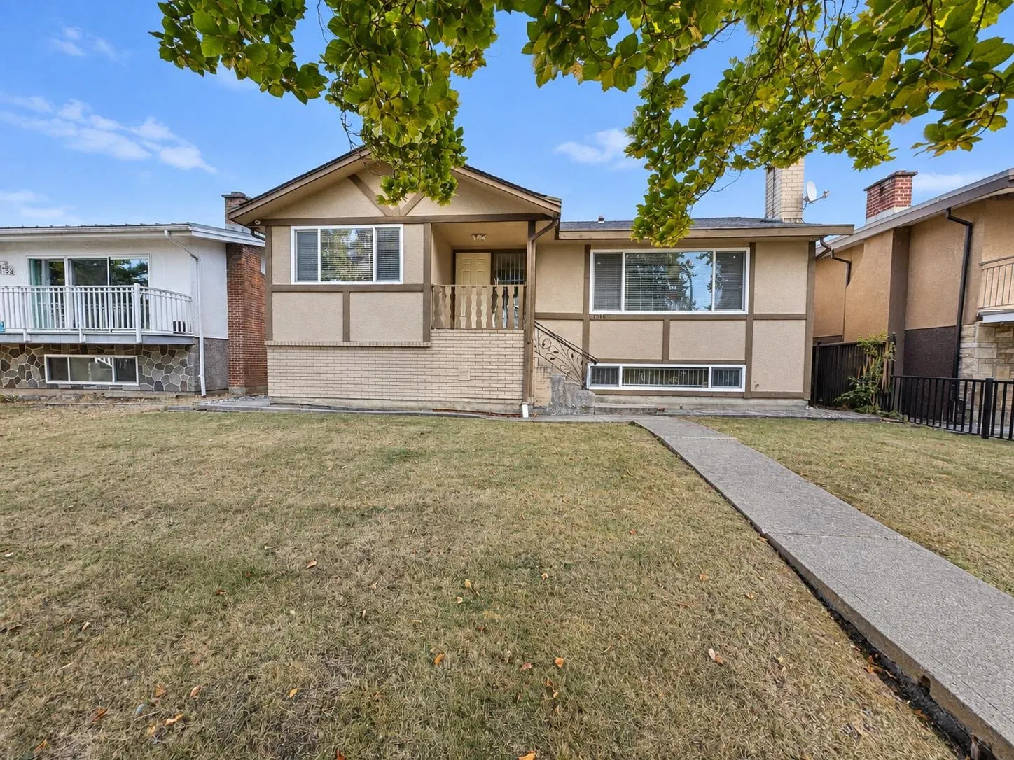 Photo 4 of 39 at 1215 E 48th Avenue