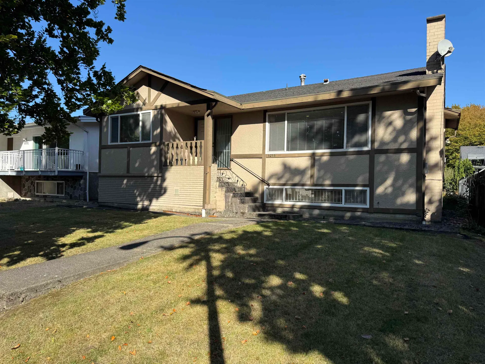 Photo 5 of 39 at 1215 E 48th Avenue