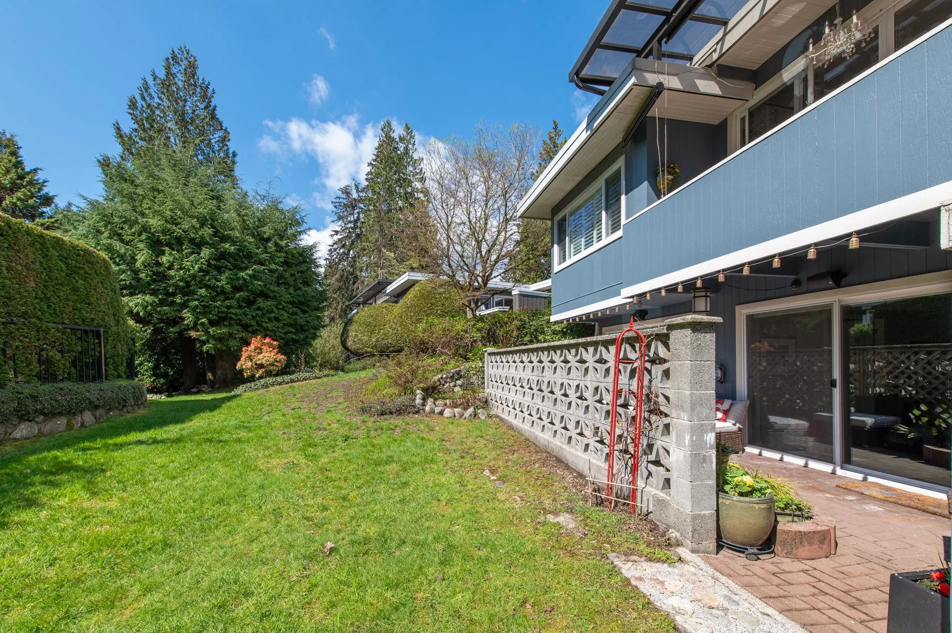 Photo 3 of 39 at 3669 Edgemont Boulevard
