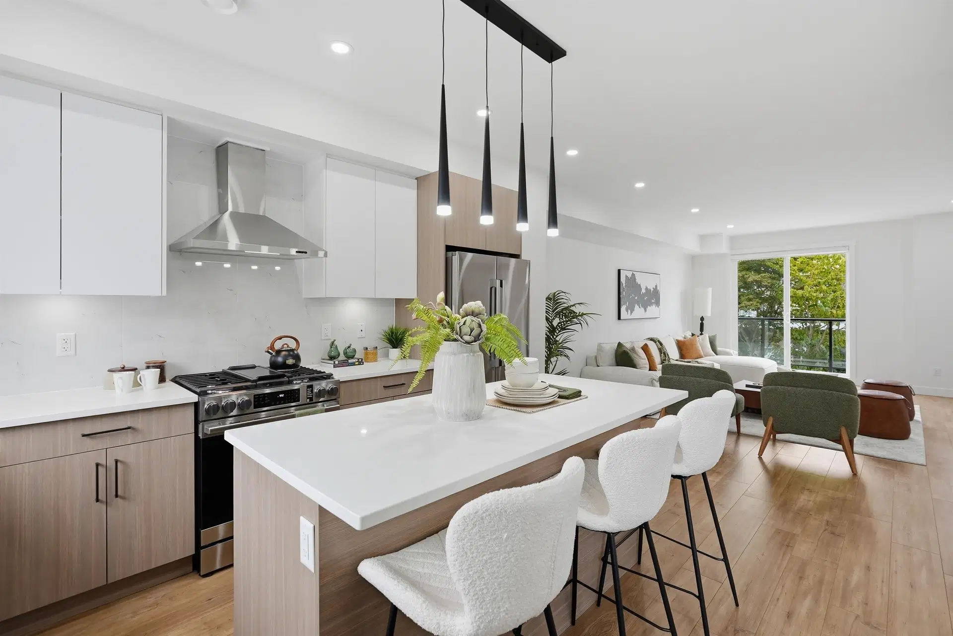 #2 – 5629 King George Boulevard