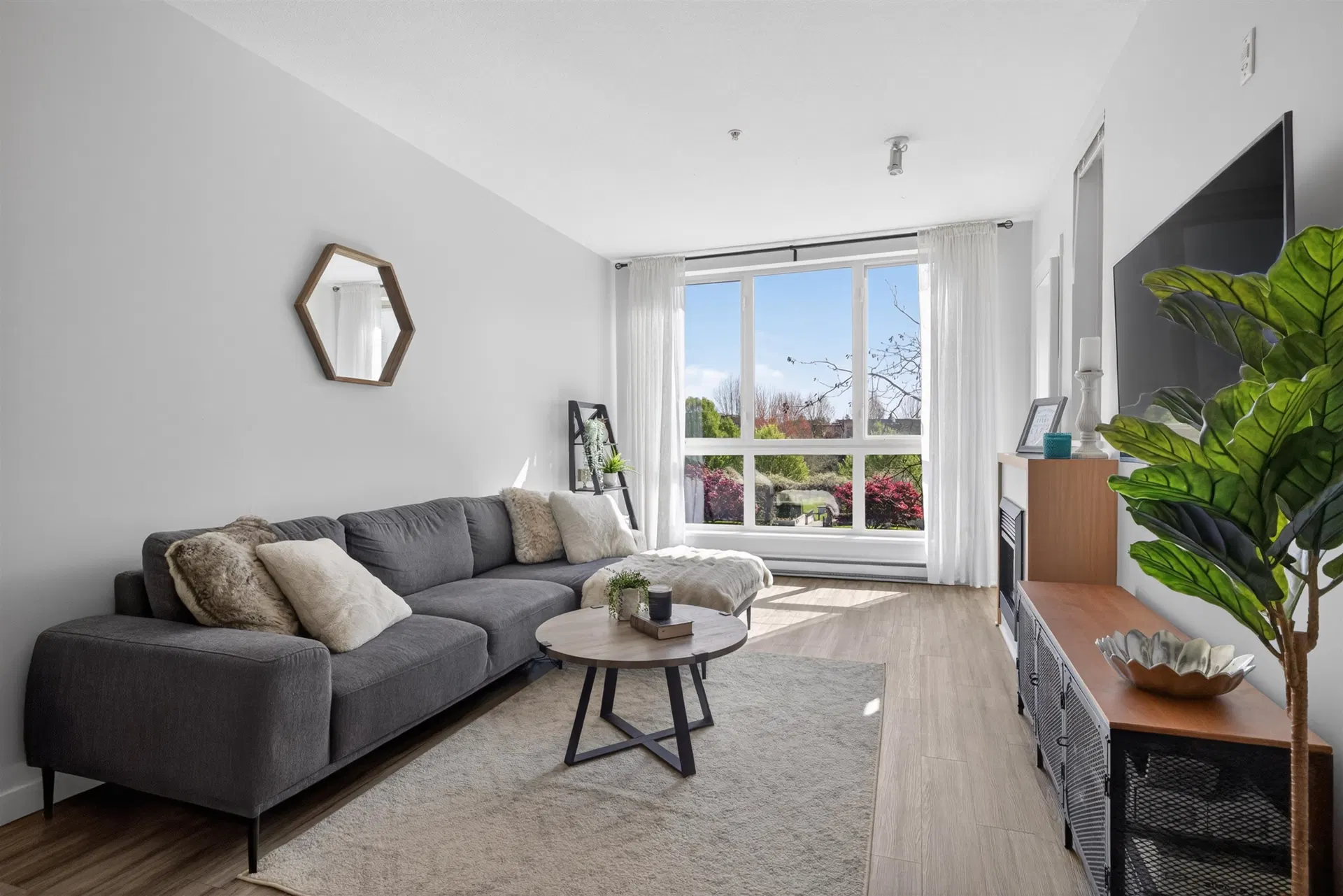Photo 4 of 31 at #329 – 15918 26 Avenue