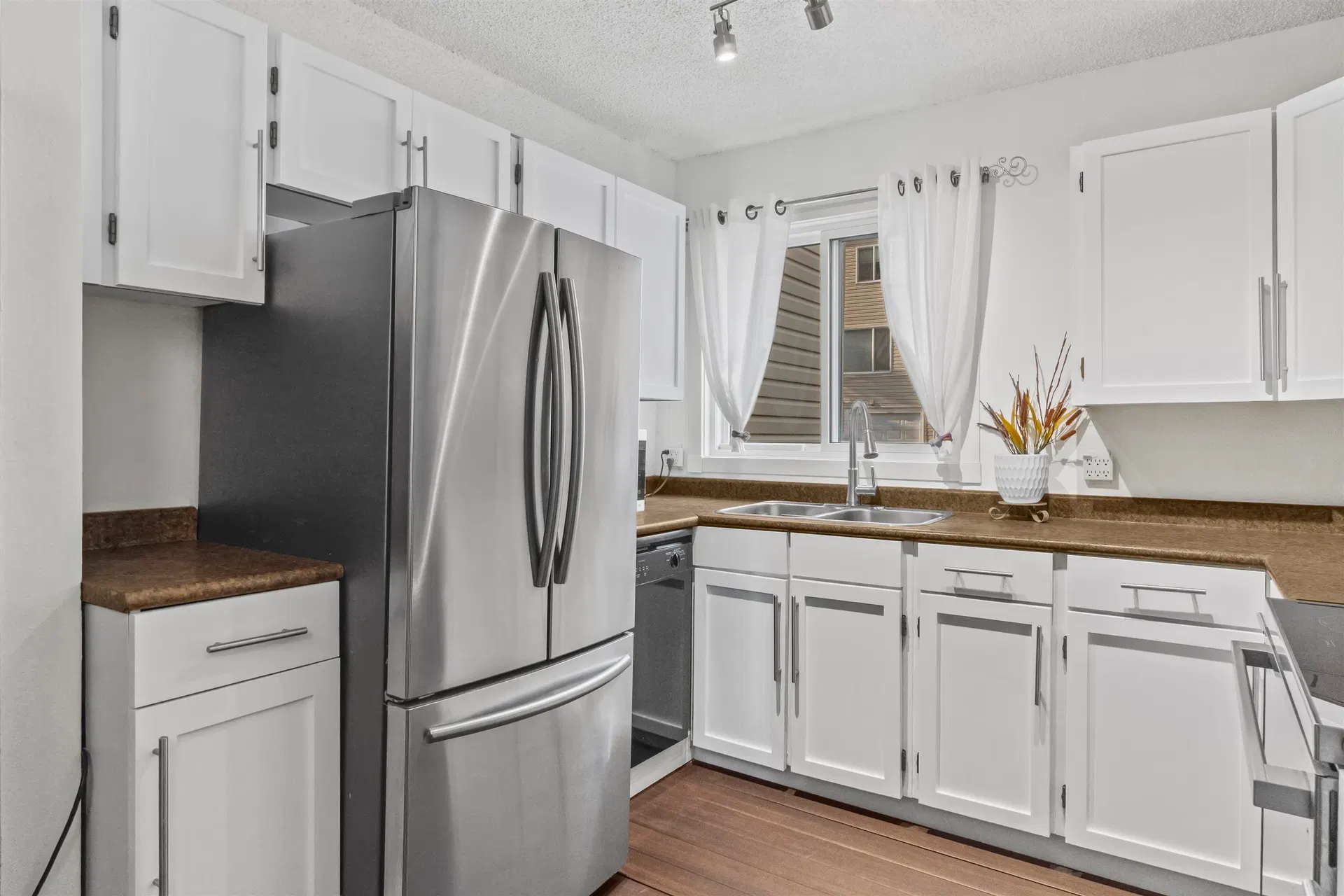 Photo 5 of 25 at 2082 Springer Avenue