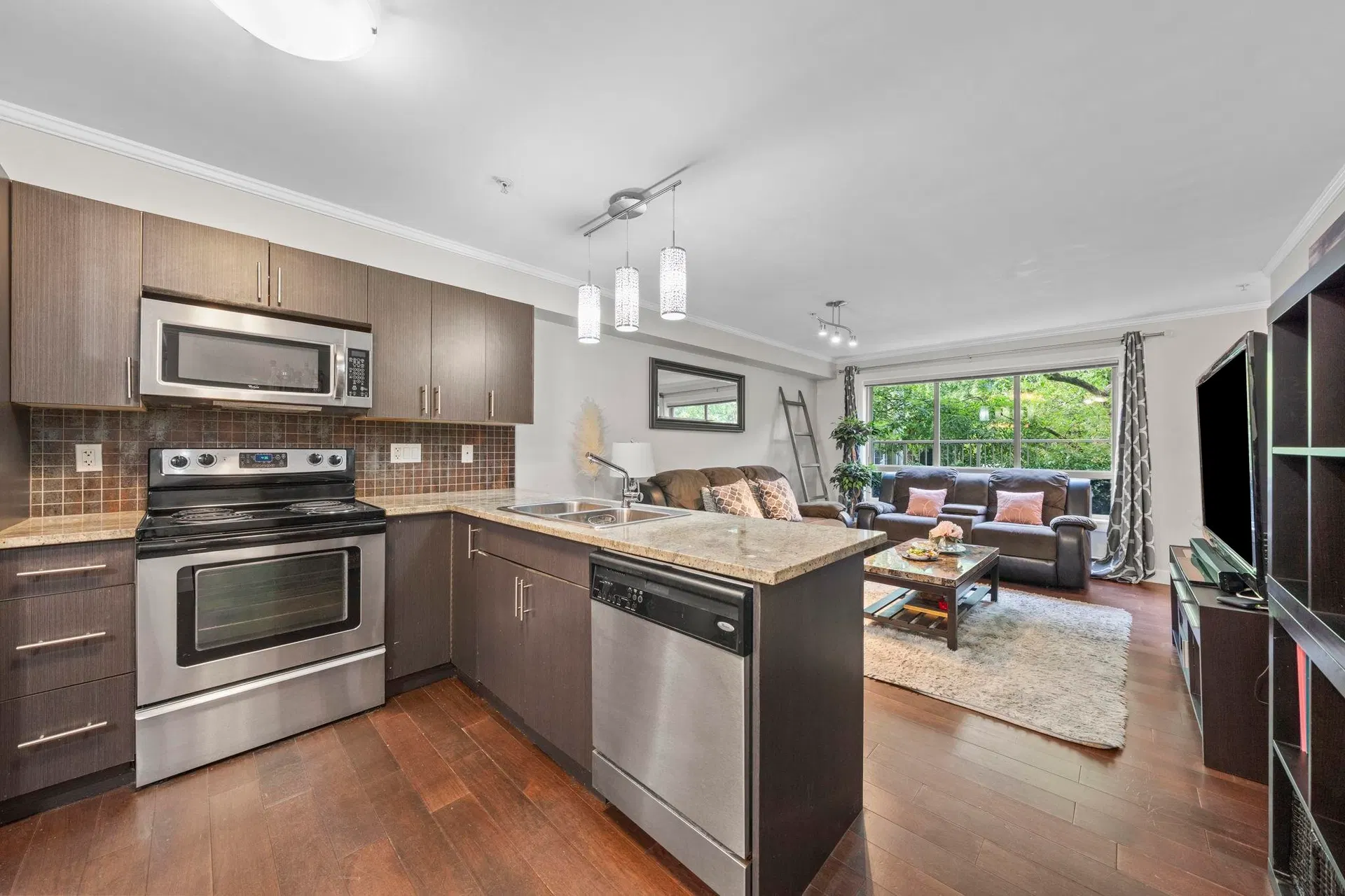#102 – 2228 Welcher Avenue