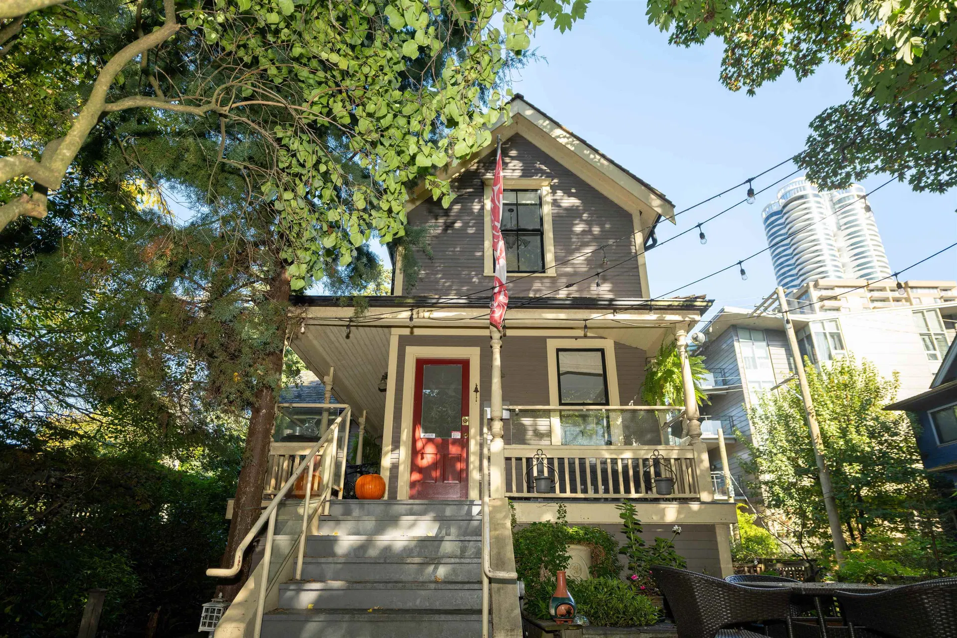 Photo 1 of 13 at 1119 Pendrell Street