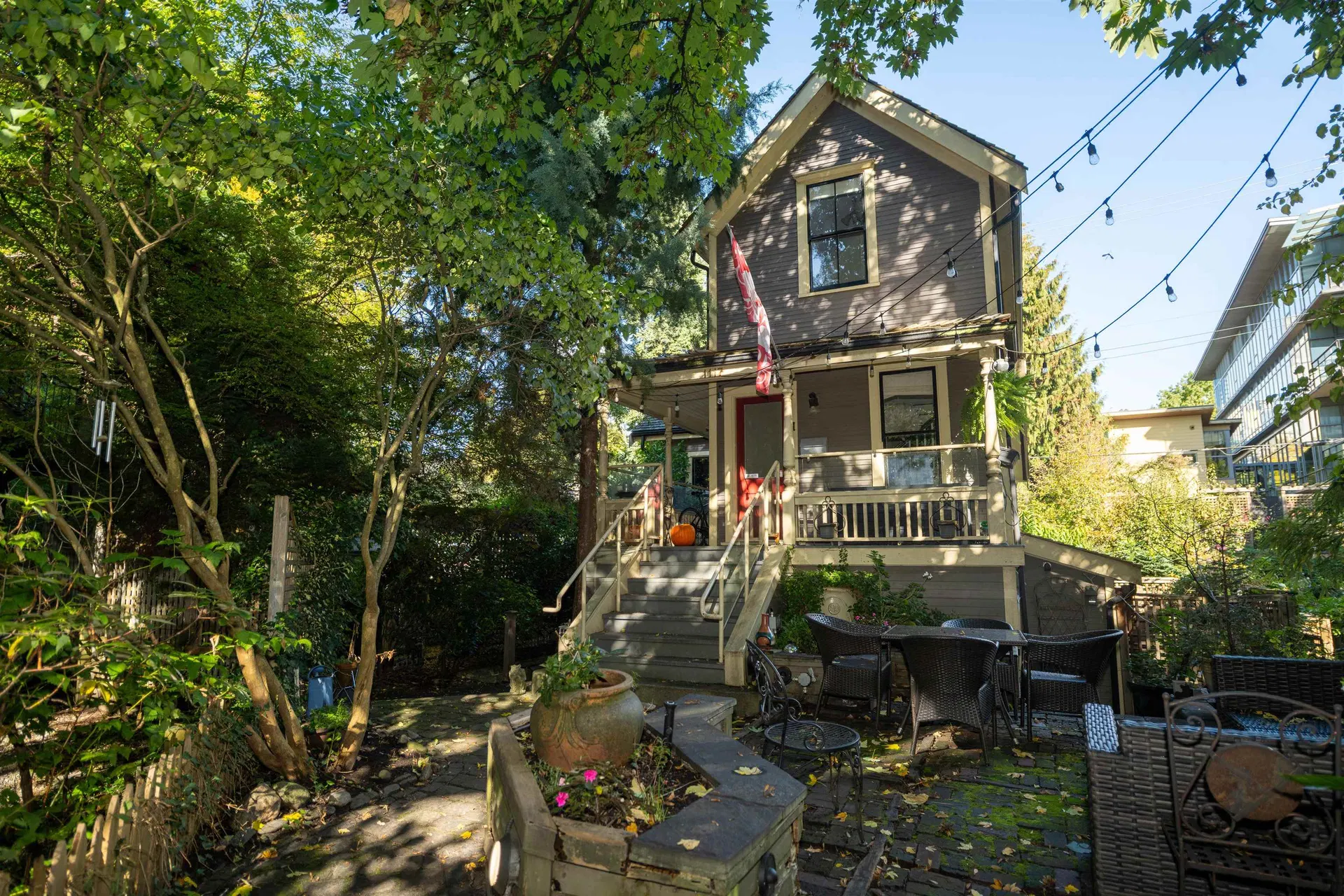 Photo 2 of 13 at 1119 Pendrell Street