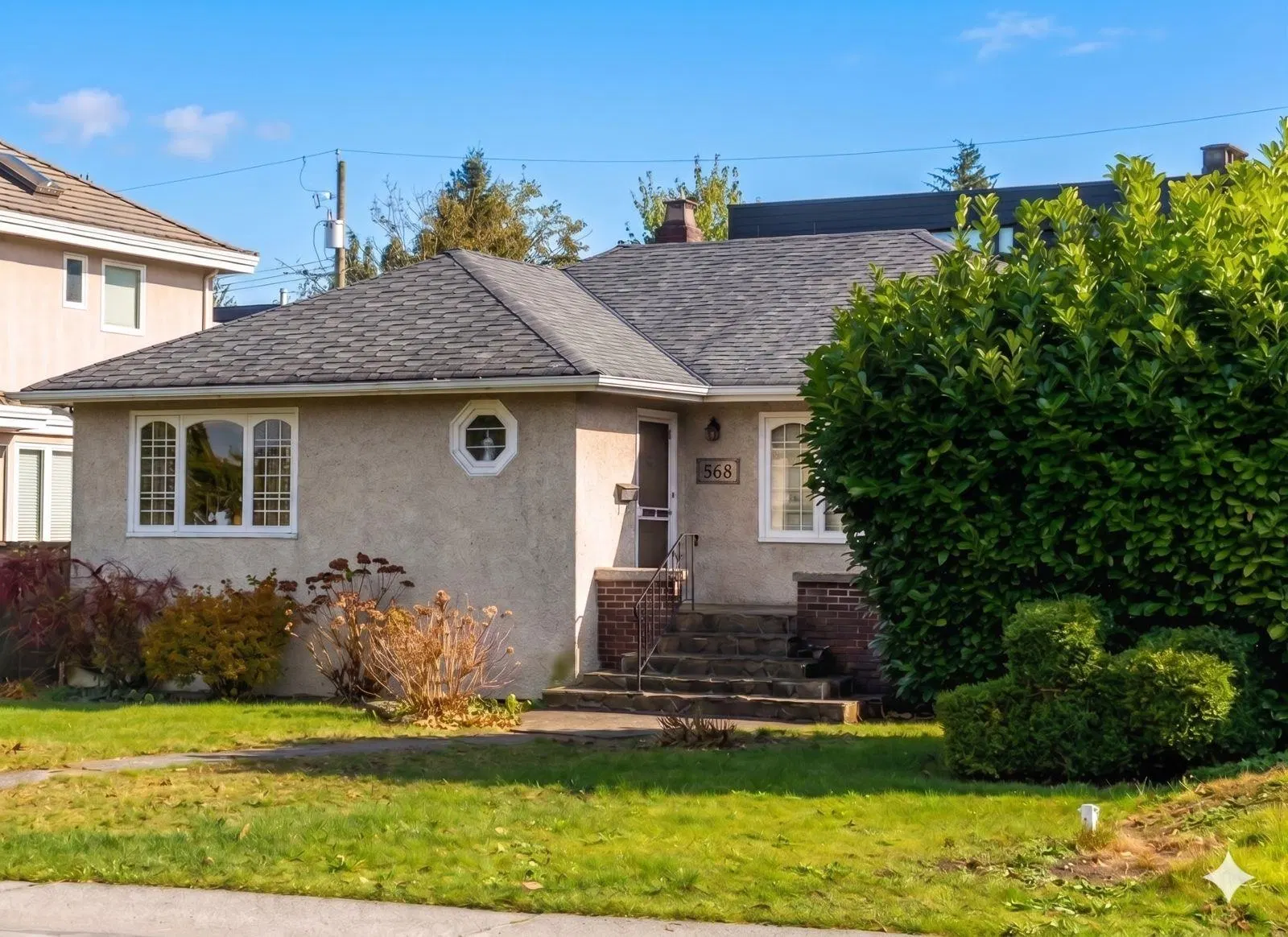 568 King Edward Avenue