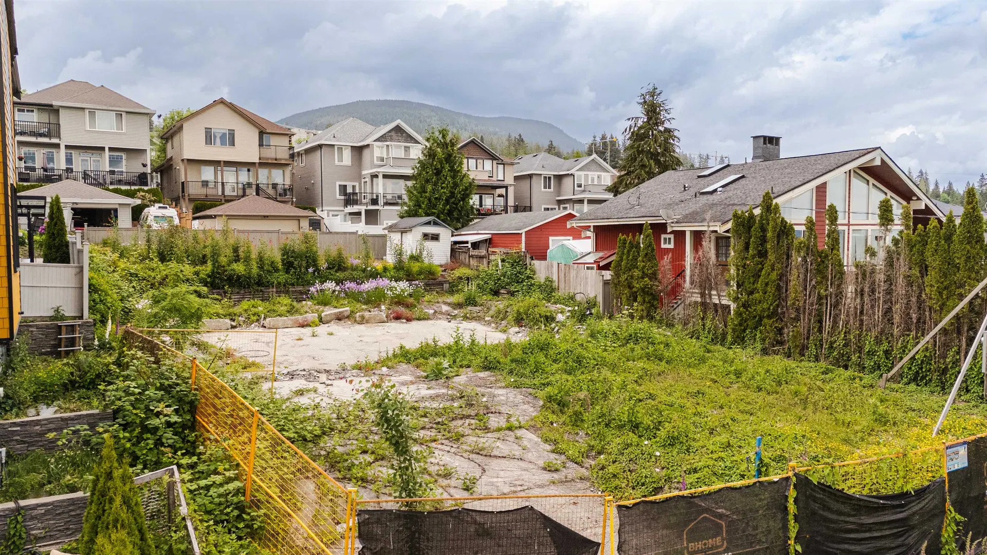 Photo 4 of 32 at 3429 Roxton Avenue
