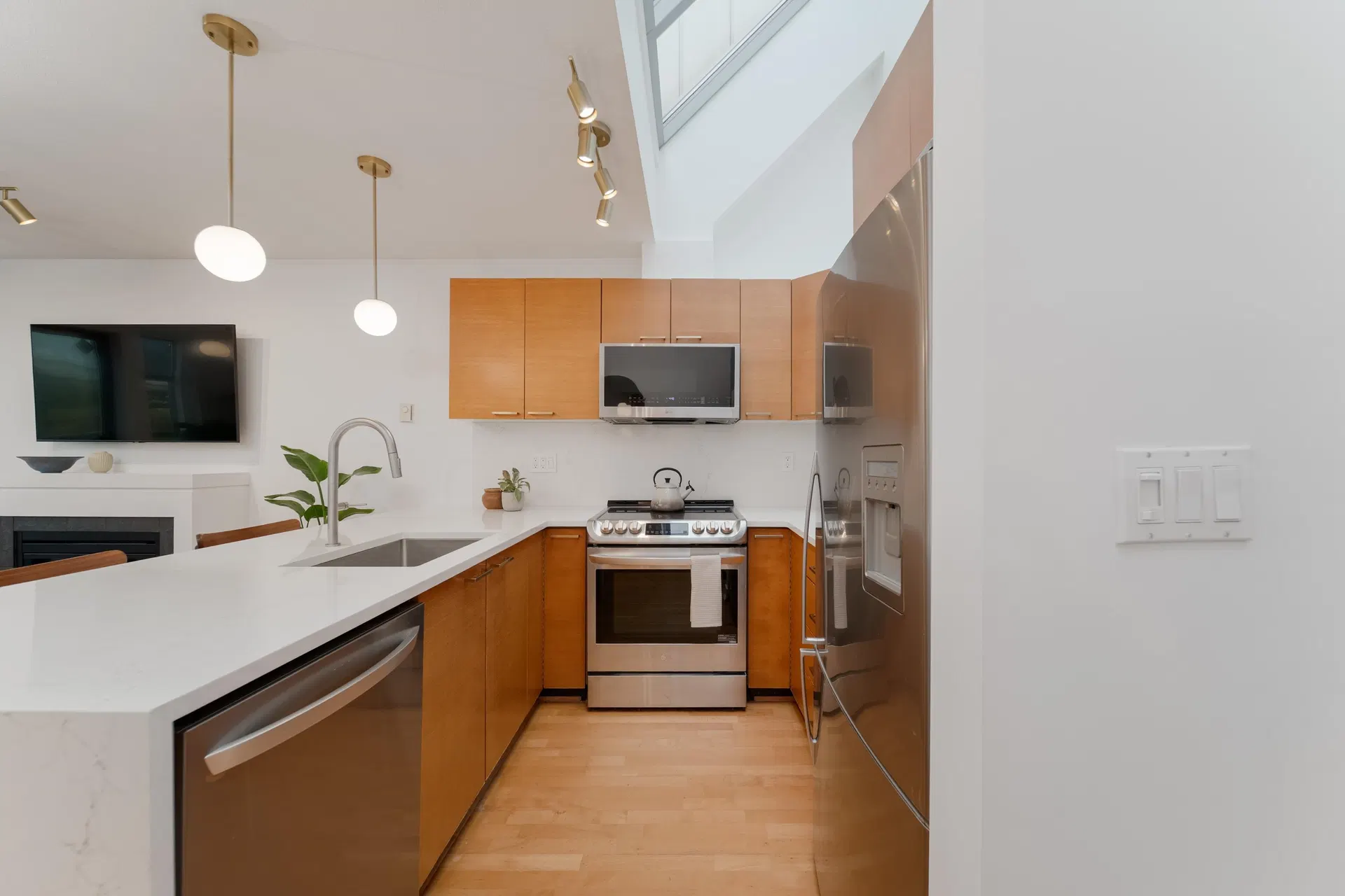 Photo 4 of 40 at #9 – 1250 W 6th Avenue