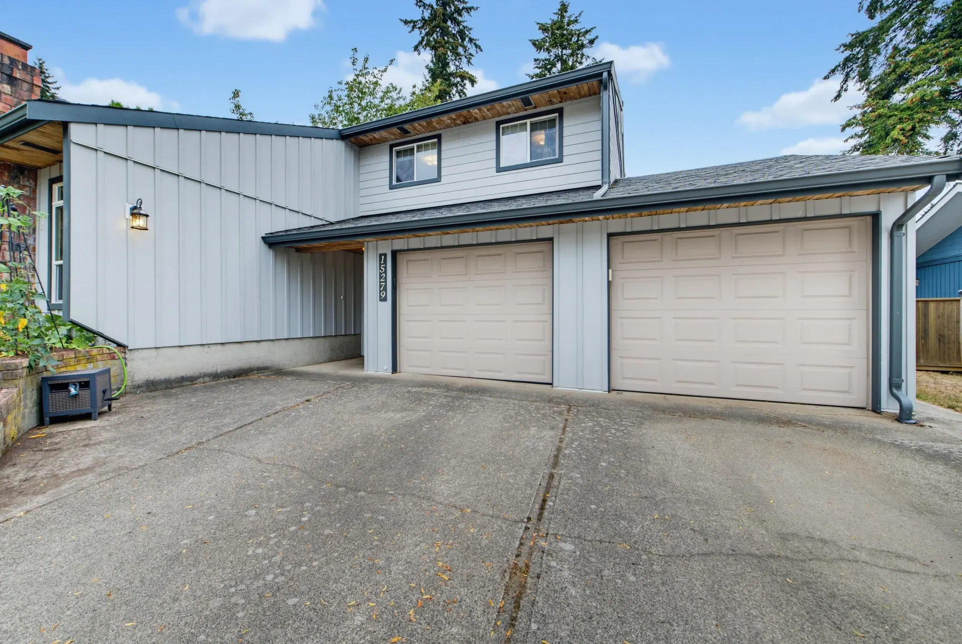 Photo 4 of 40 at 15279 21a Avenue