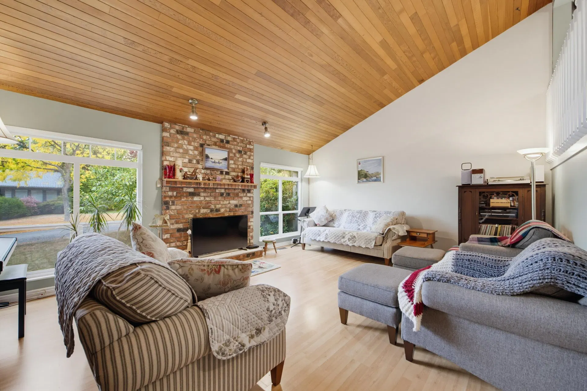 Photo 5 of 40 at 15279 21a Avenue