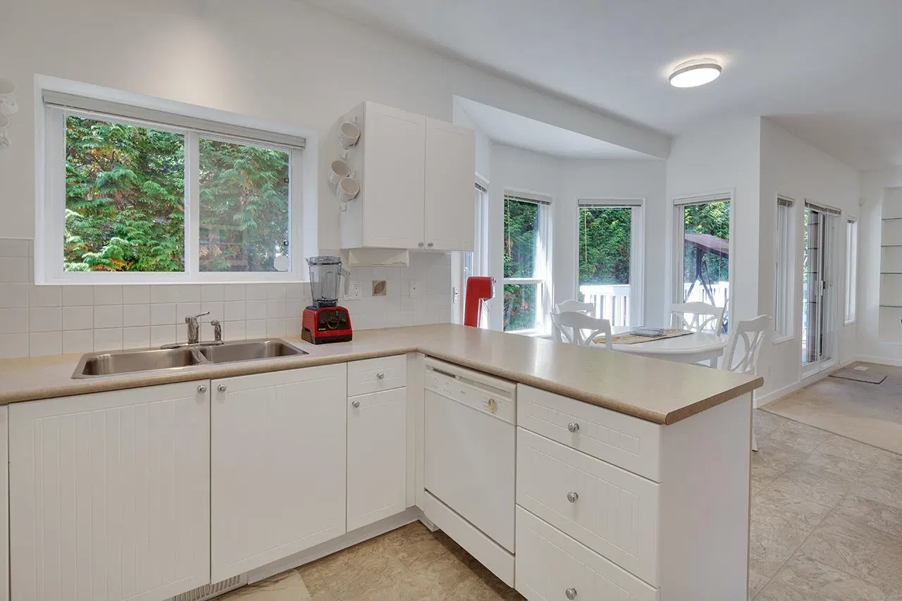 Photo 3 of 40 at 6615 205 Street
