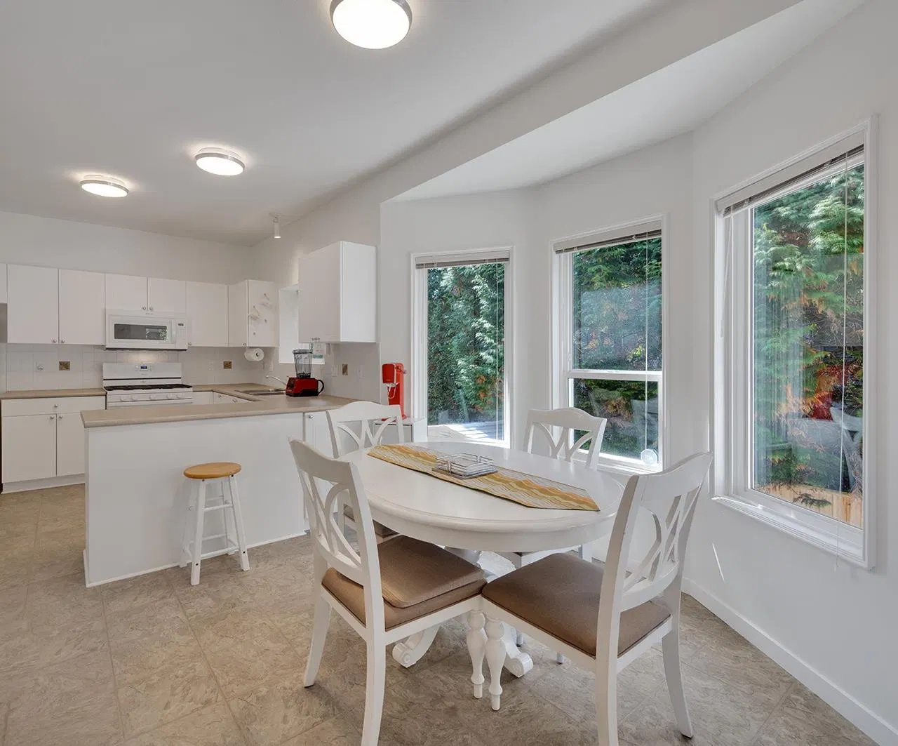 Photo 4 of 40 at 6615 205 Street