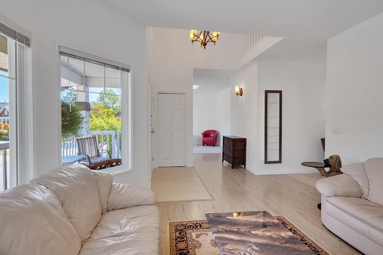 Photo 5 of 40 at 6615 205 Street