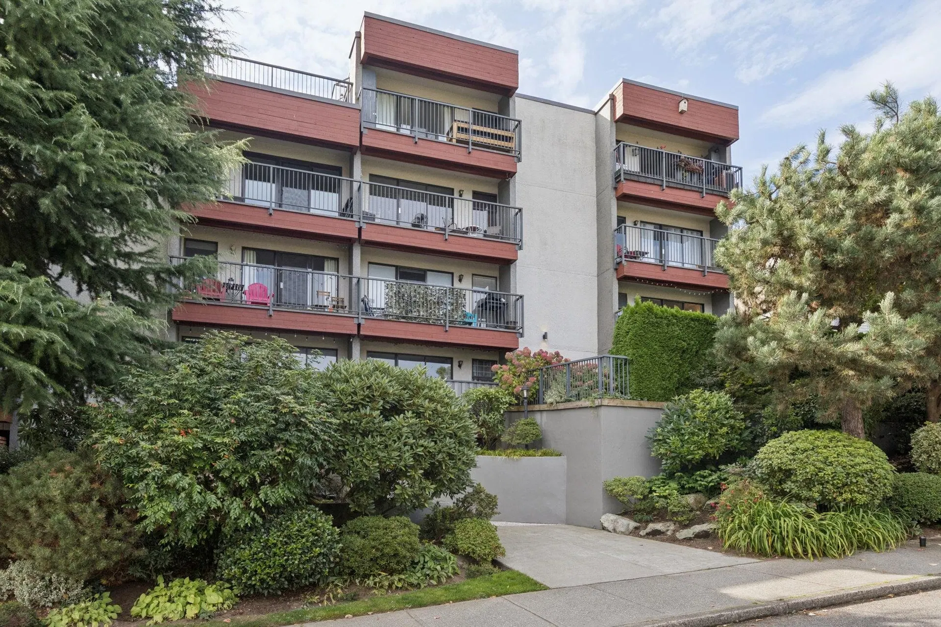 #206 – 2120 2nd Avenue