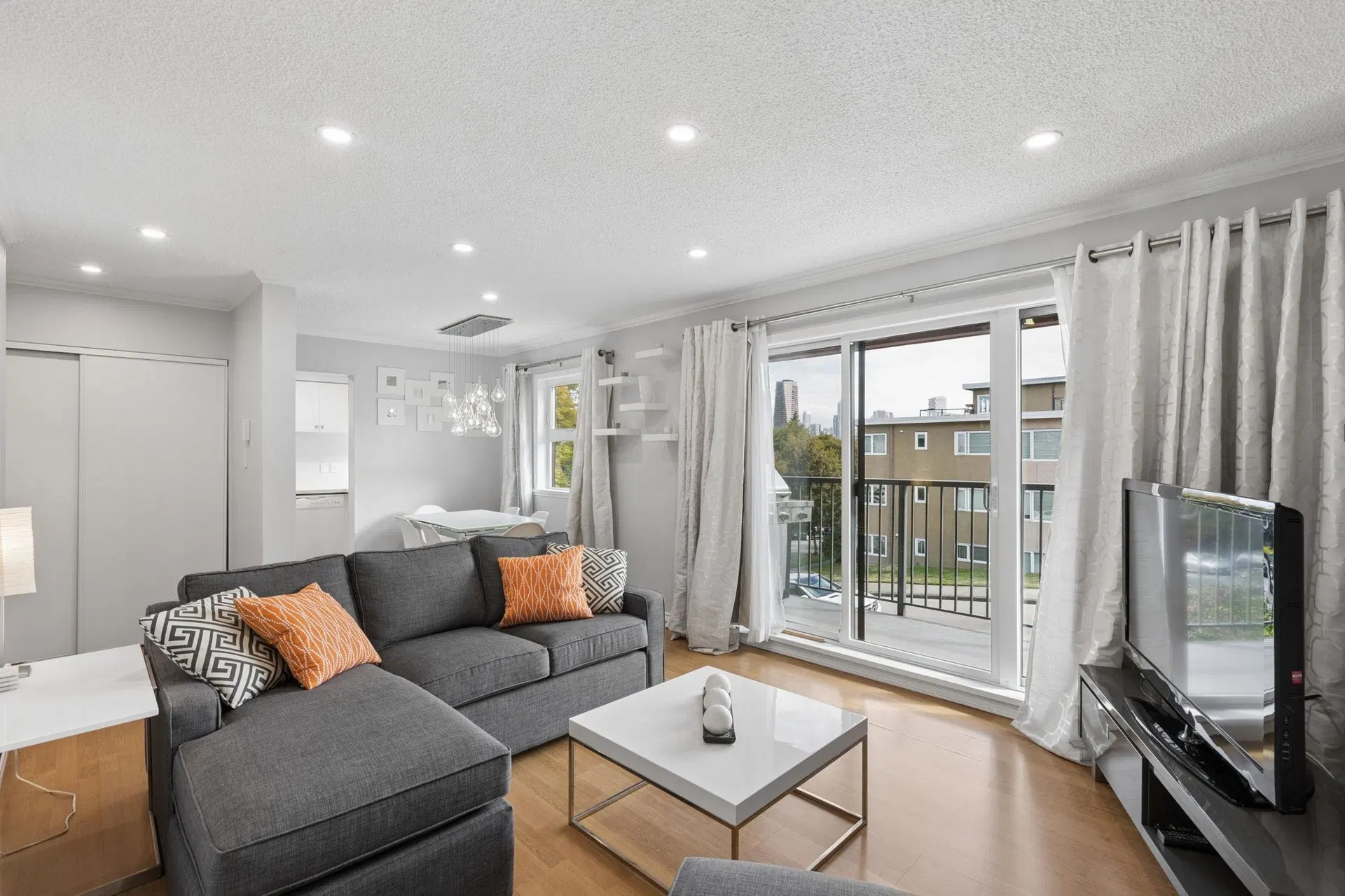 Photo 4 of 25 at #206 – 2120 W 2nd Avenue