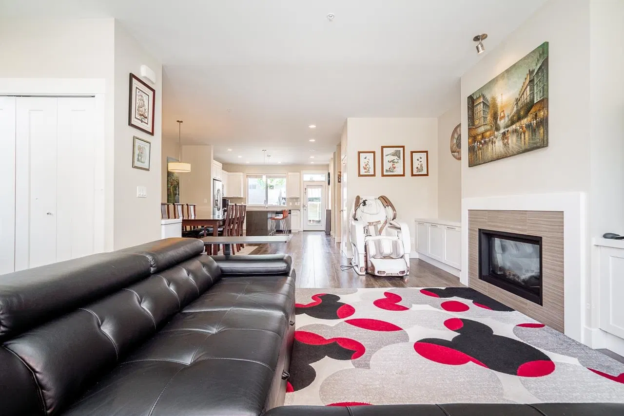 Photo 5 of 37 at 20581 84 Avenue