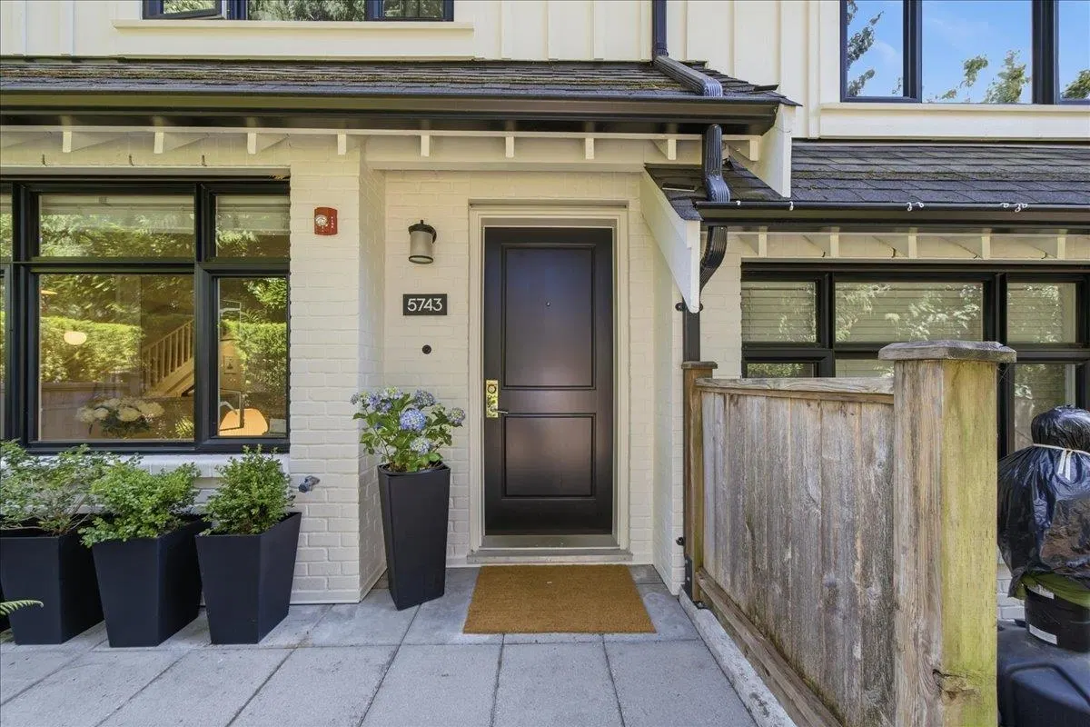 Photo 3 of 38 at 5743 St George Street