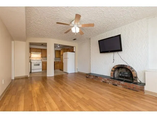Photo 3 of 16 at 7904 115a Street