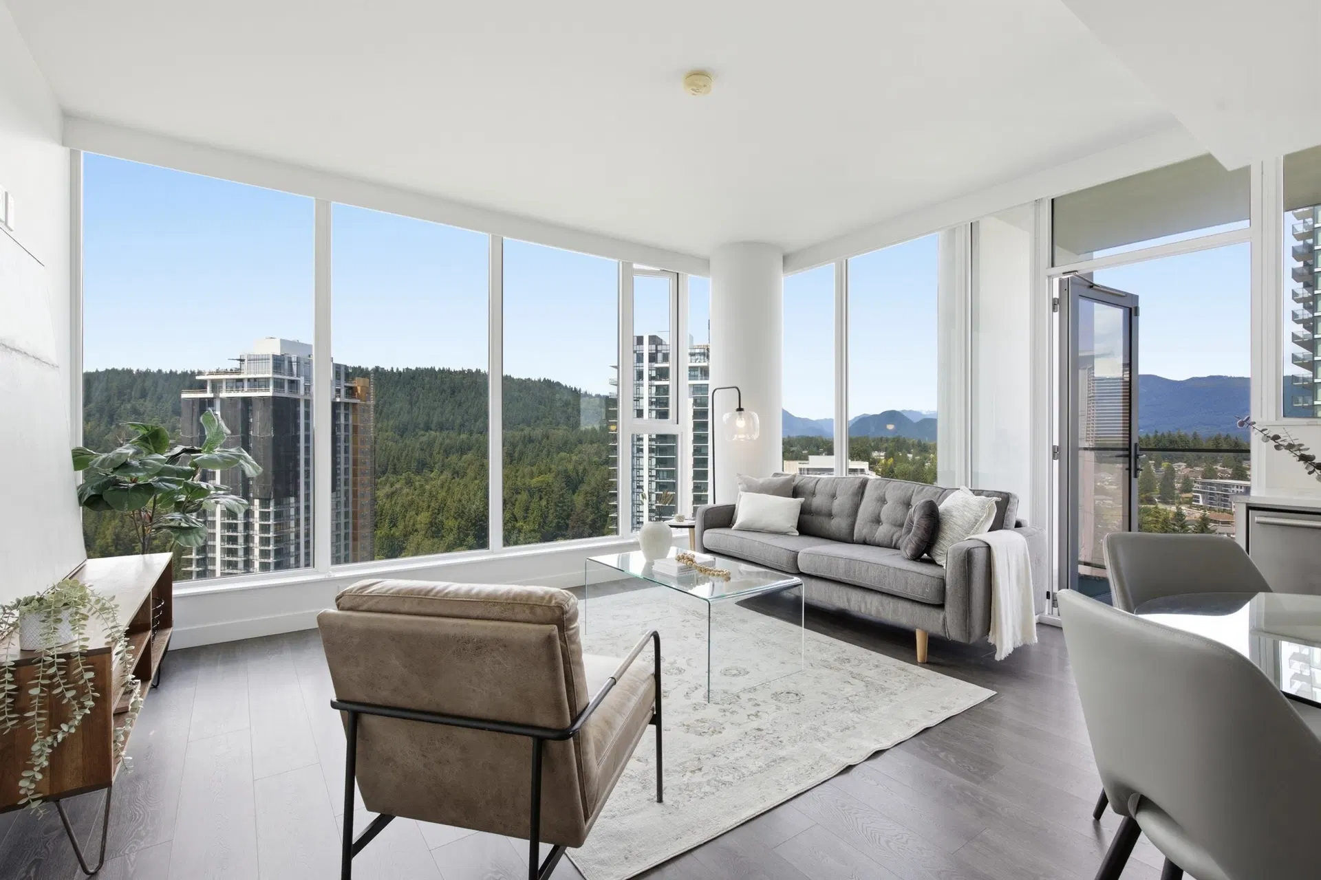 #1604 – 567 Clarke Road