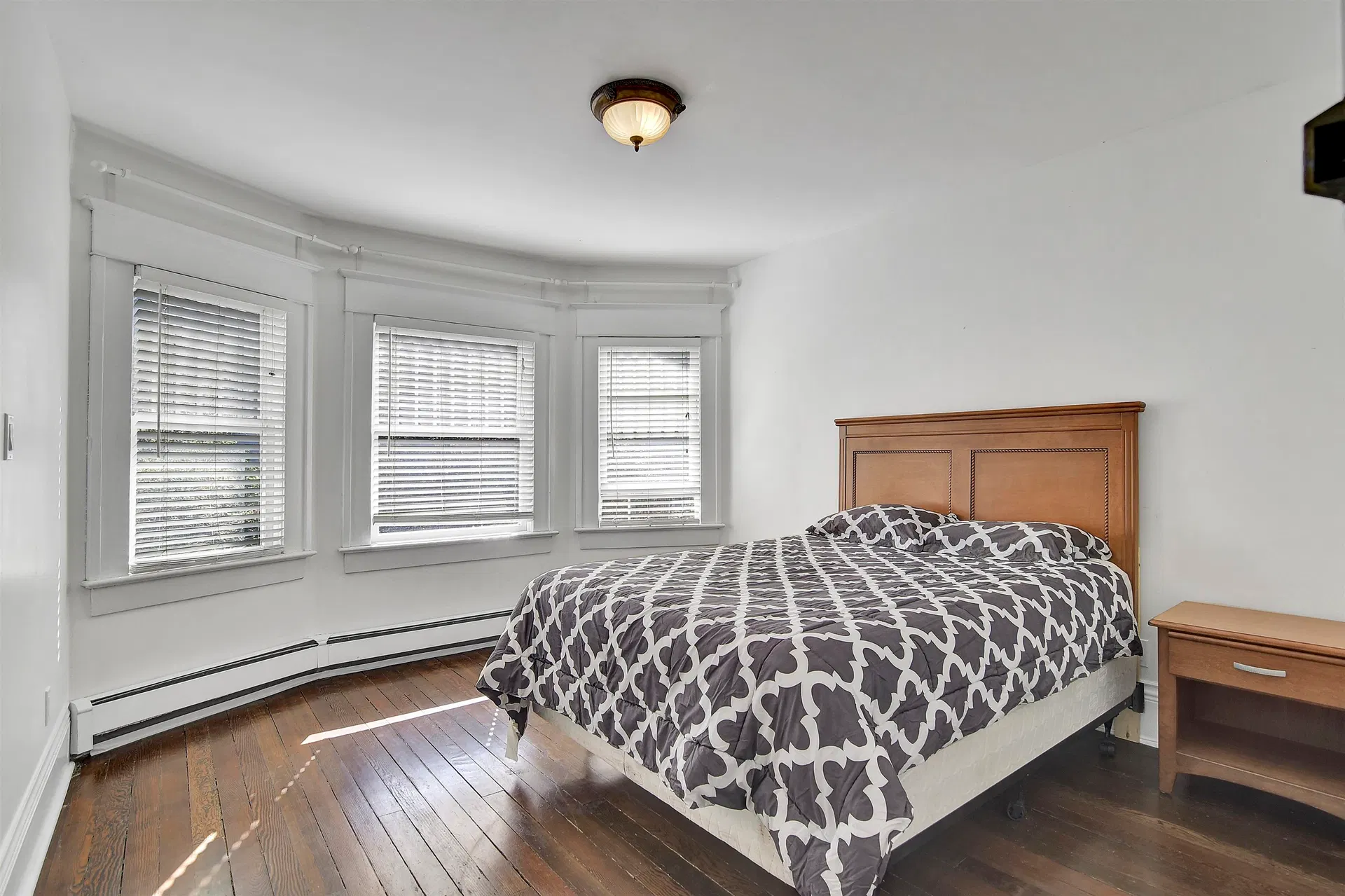 Photo 3 of 32 at #2 – 1517 Comox Street