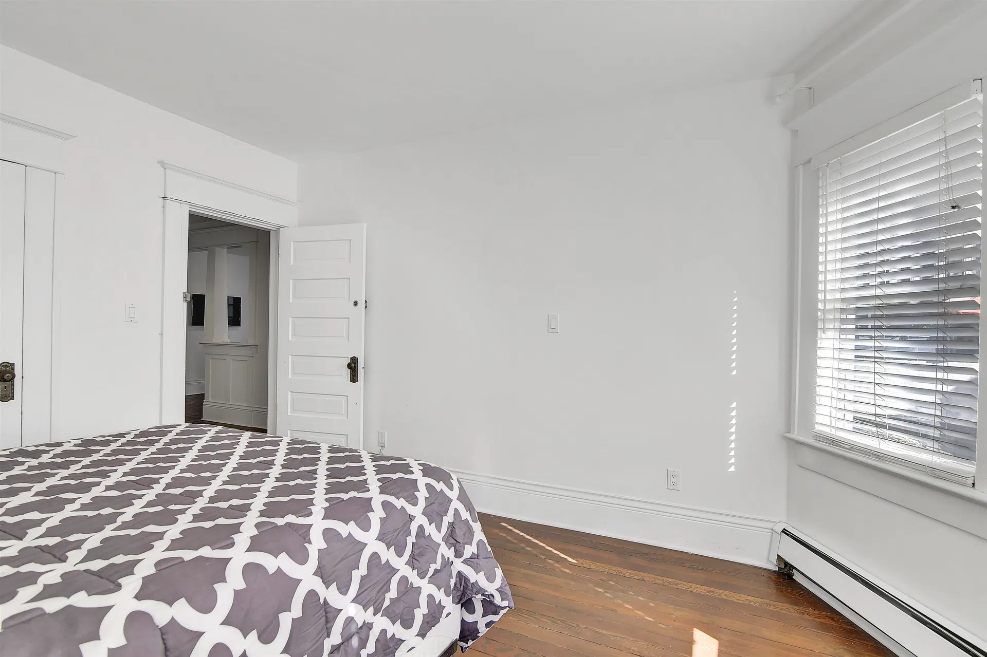Photo 5 of 32 at #2 – 1517 Comox Street