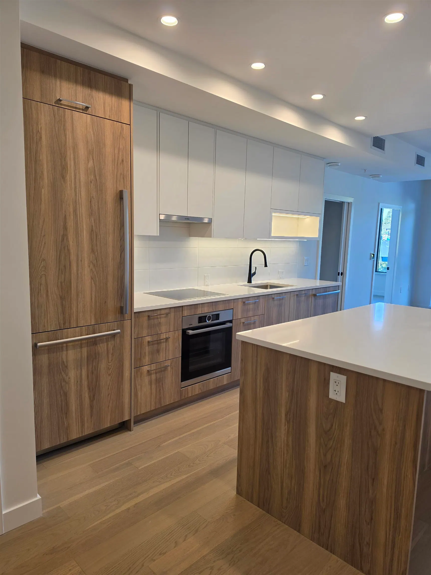 Photo 3 of 18 at #310 – 8398 Oak Street