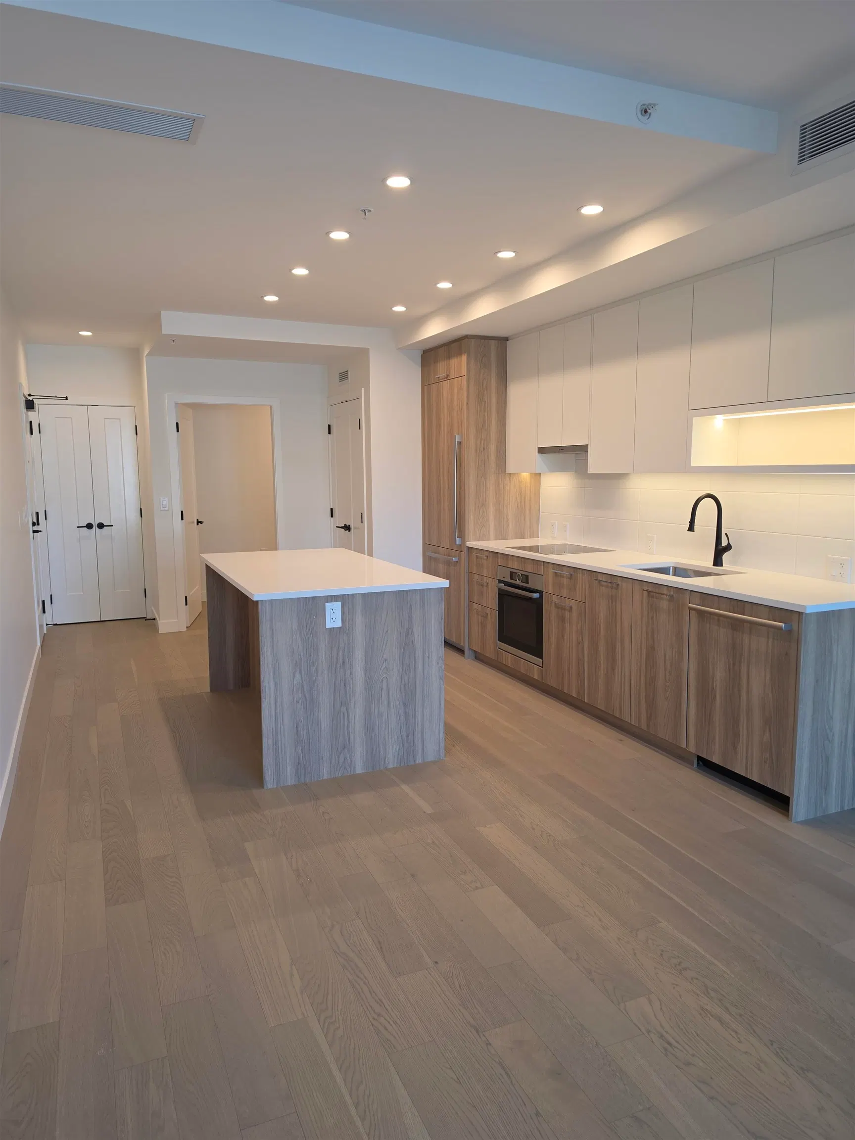 Photo 4 of 18 at #310 – 8398 Oak Street