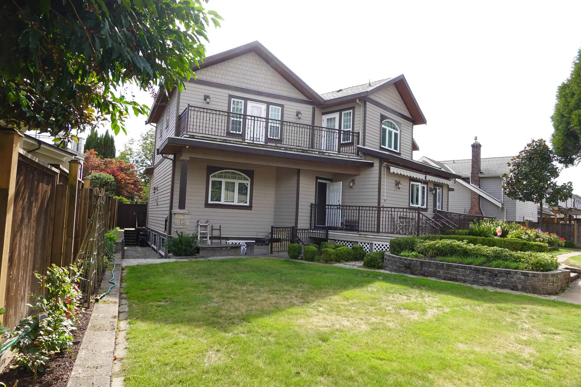 Photo 2 of 40 at 729 W 47th Avenue