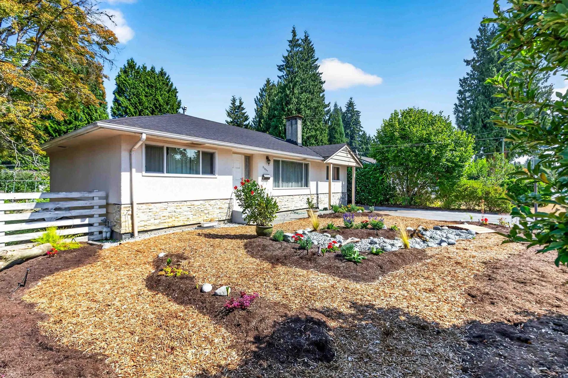 Photo 1 of 35 at 21437 122 Avenue
