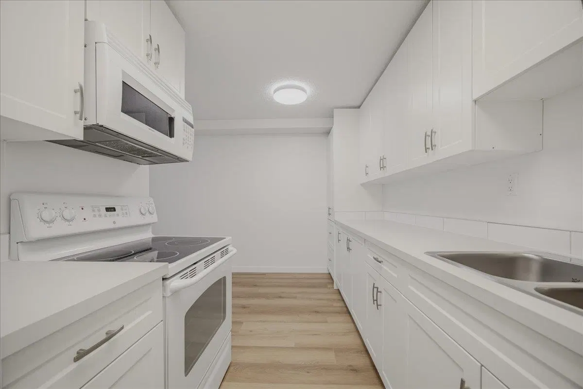 Photo 5 of 26 at #110 – 15020 North Bluff Road