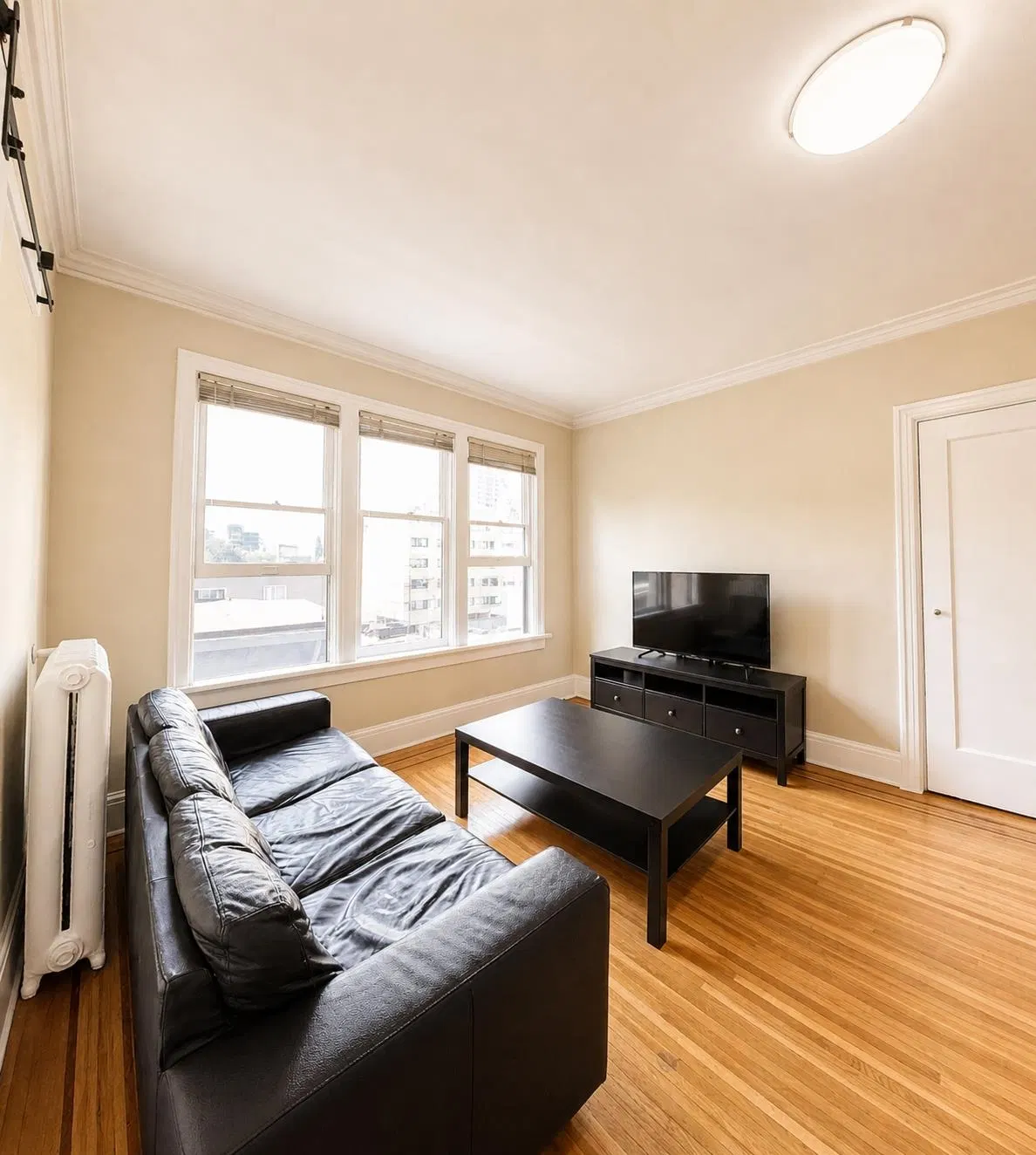 Photo 3 of 22 at #14 – 935 Jervis Street