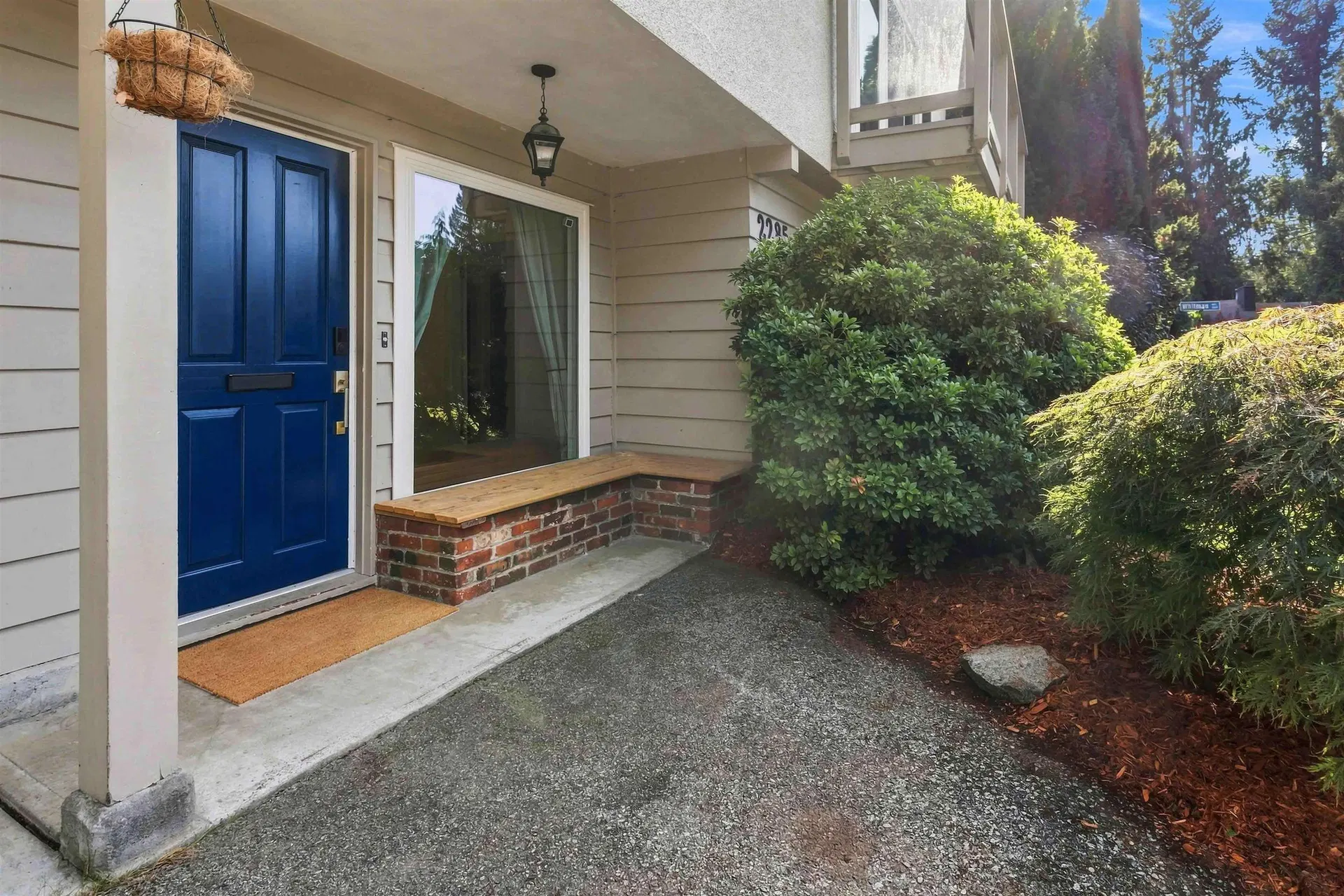 Photo 2 of 40 at 2285 Tompkins Crescent