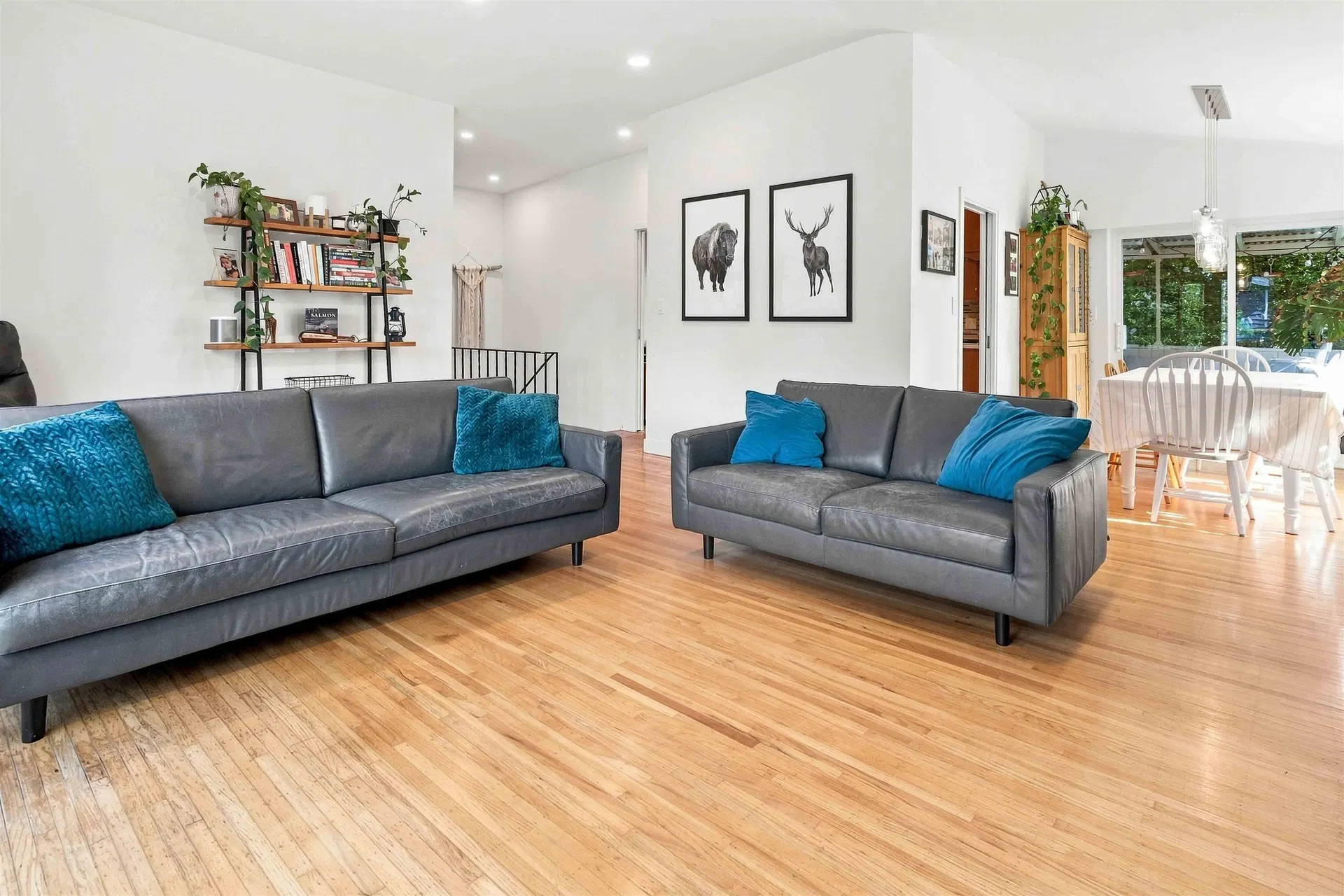 Photo 5 of 40 at 2285 Tompkins Crescent