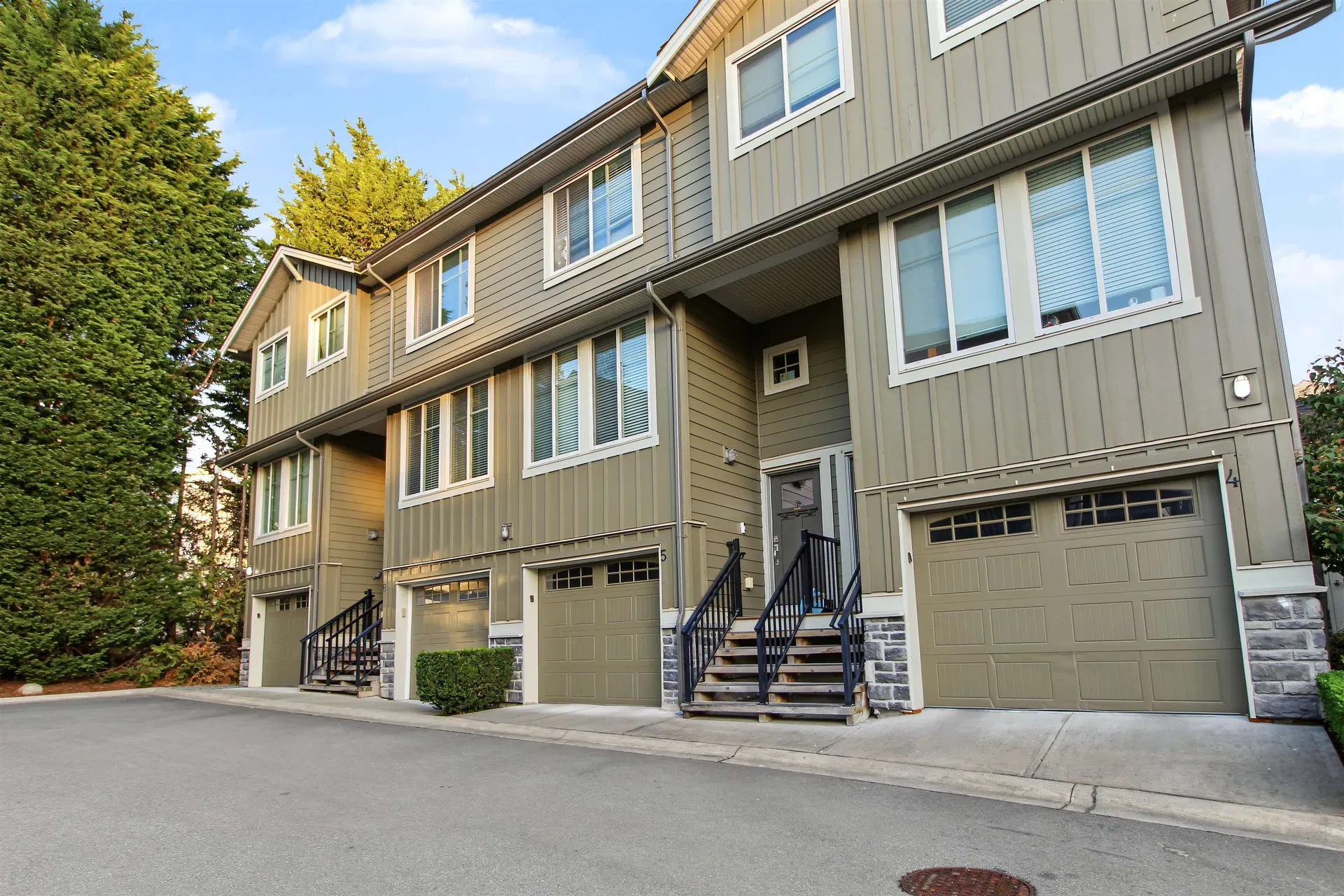 Photo 2 of 28 at #7 – 3266 147 Street