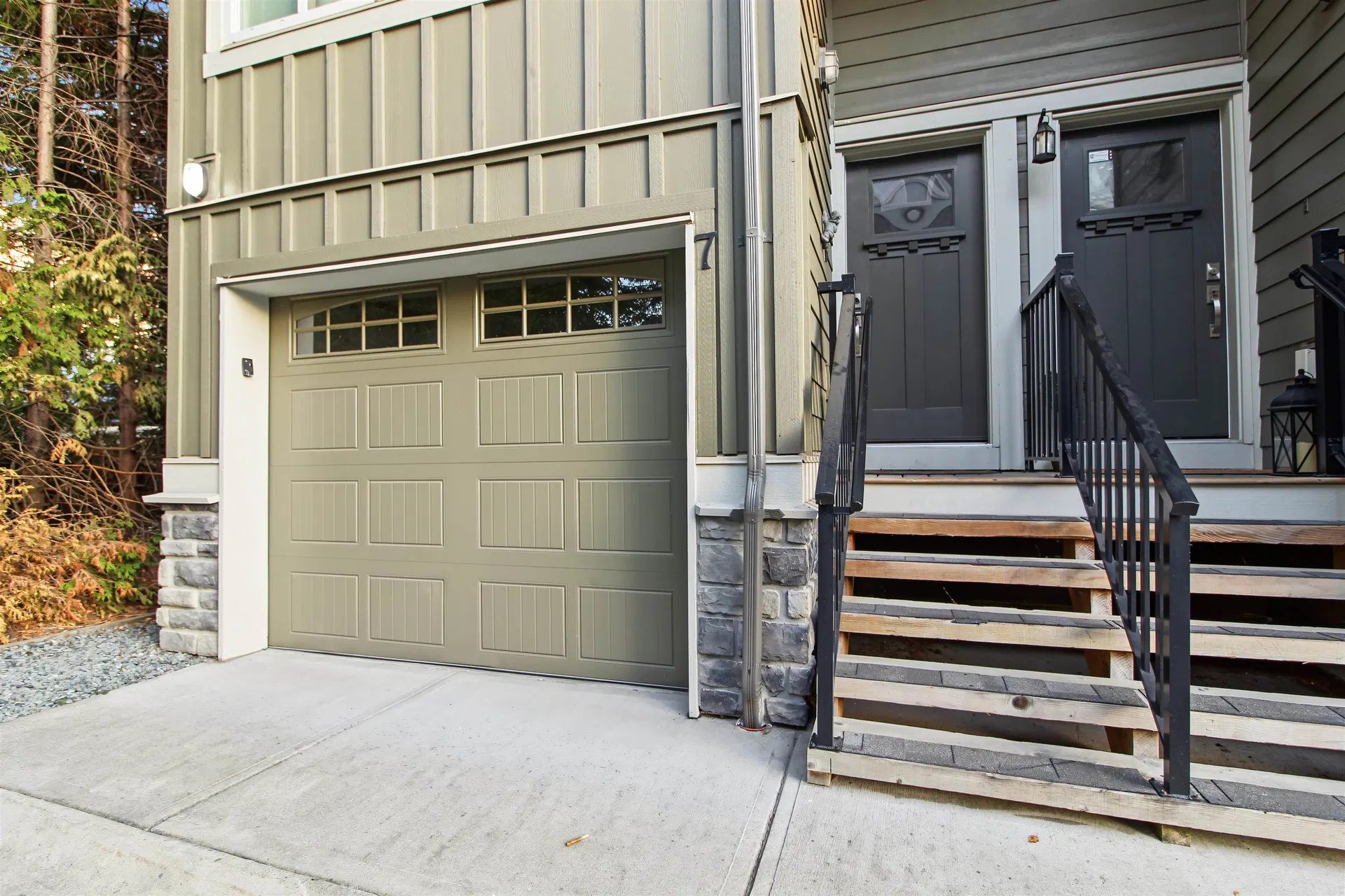 Photo 4 of 28 at #7 – 3266 147 Street