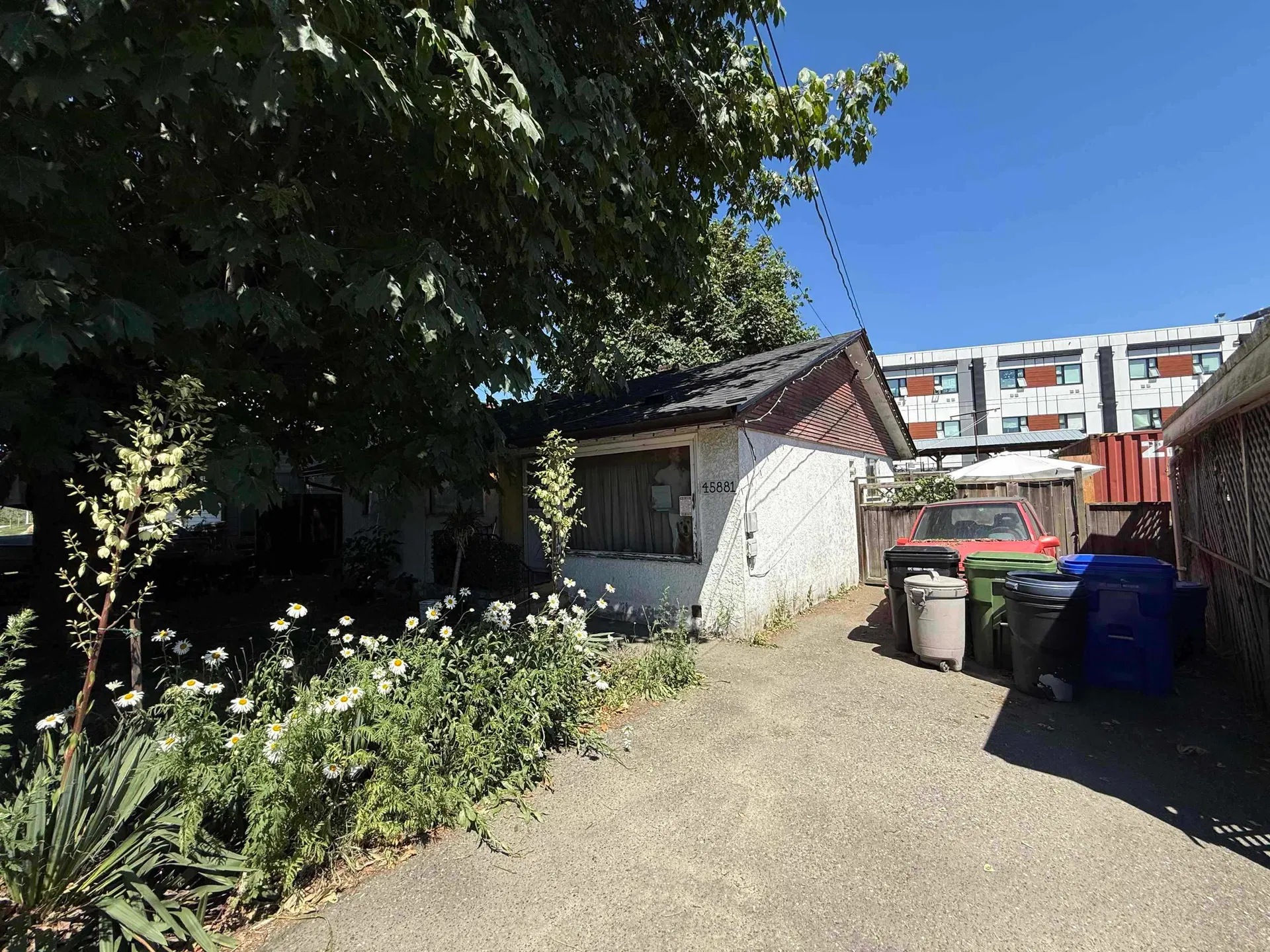 Photo 3 of 11 at 45881 Rowat Avenue