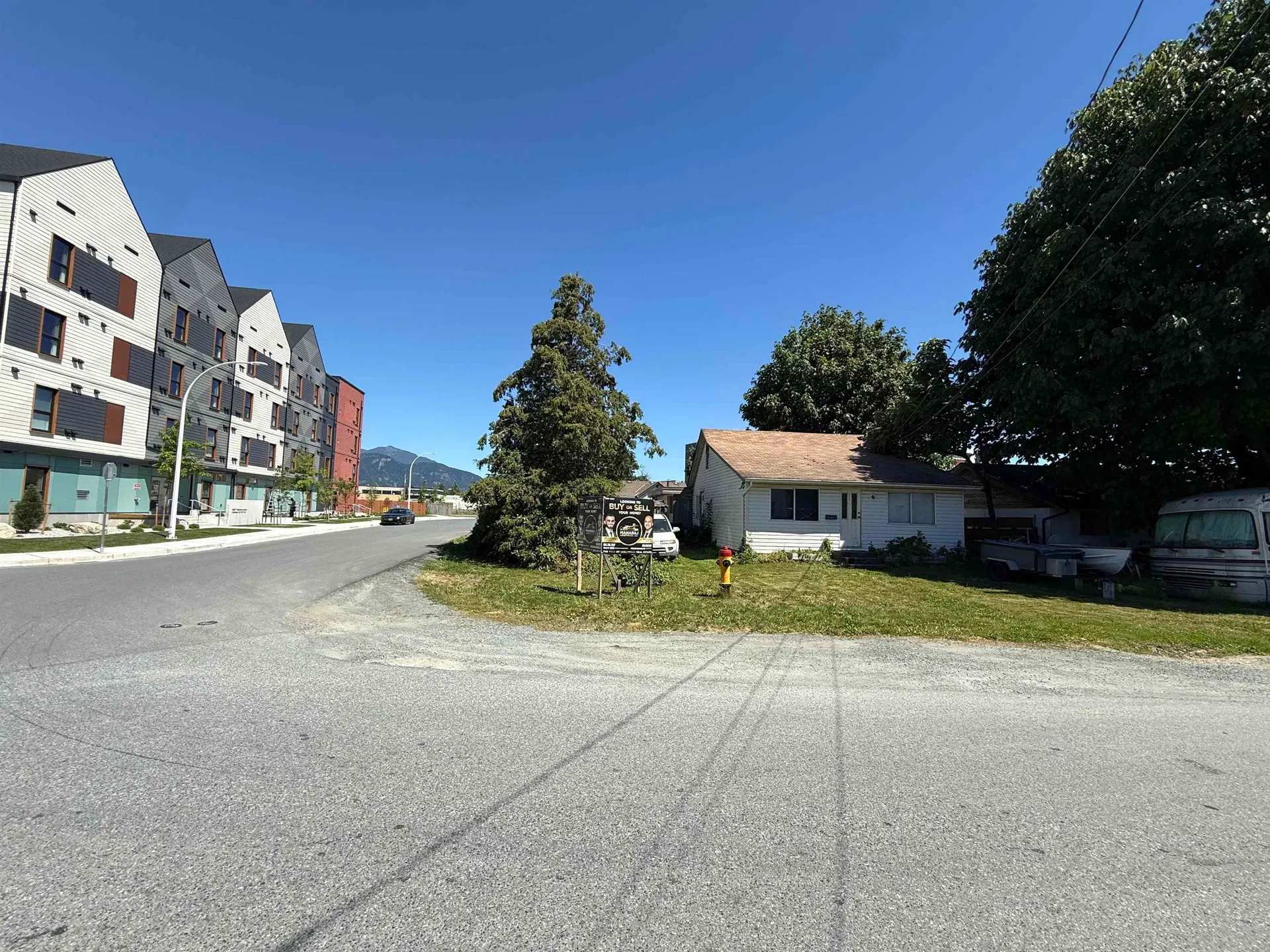 Photo 5 of 11 at 45881 Rowat Avenue