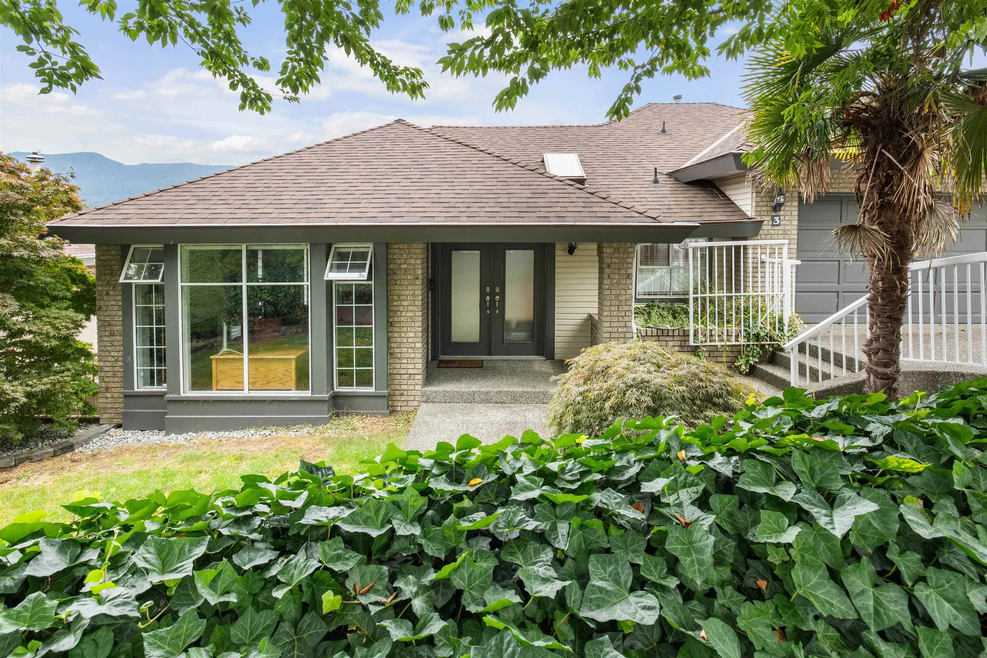 Photo 3 of 40 at 3 Burrard Crescent