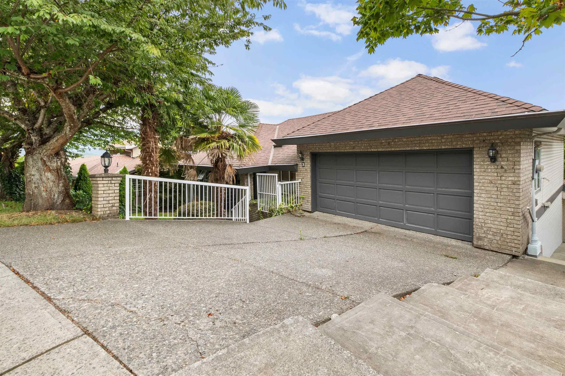 Photo 4 of 40 at 3 Burrard Crescent