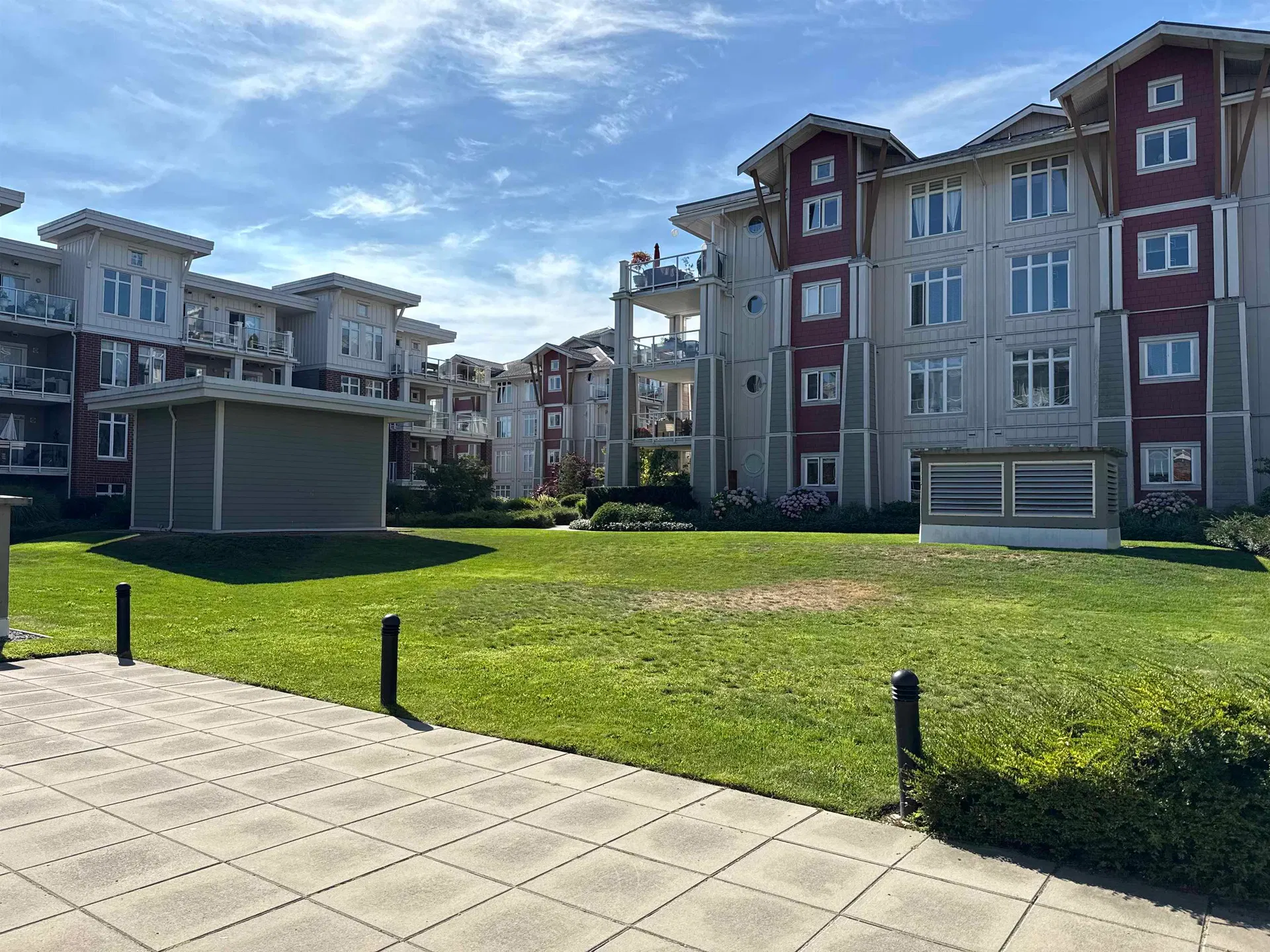Photo 2 of 29 at #311 – 4211 Bayview Street