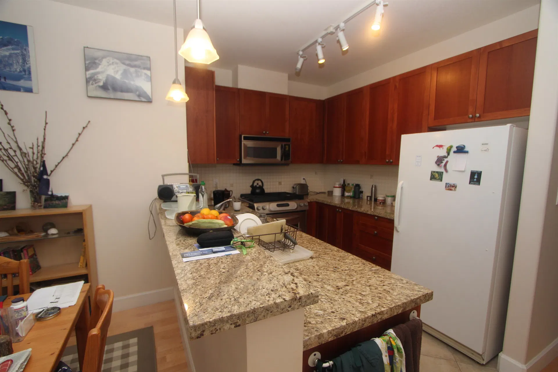 Photo 4 of 29 at #311 – 4211 Bayview Street