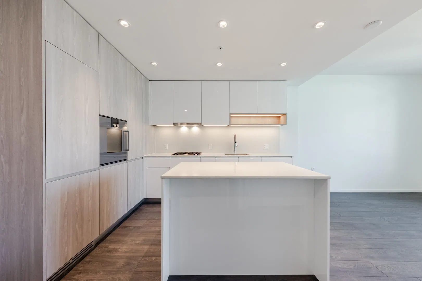 Photo 4 of 40 at #728 – 6300 Minoru Boulevard