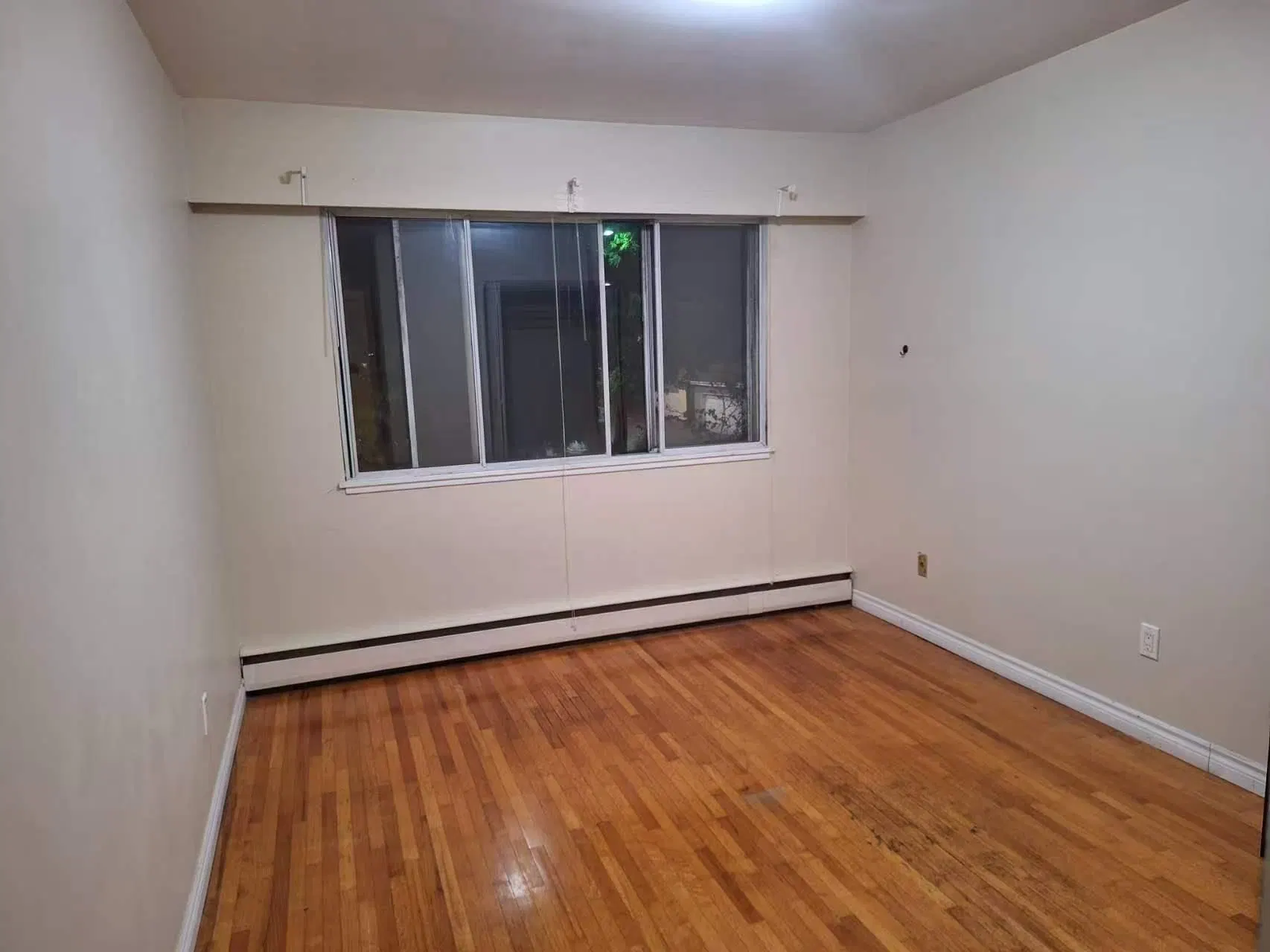 Photo 5 of 6 at 1404 E 57th Avenue