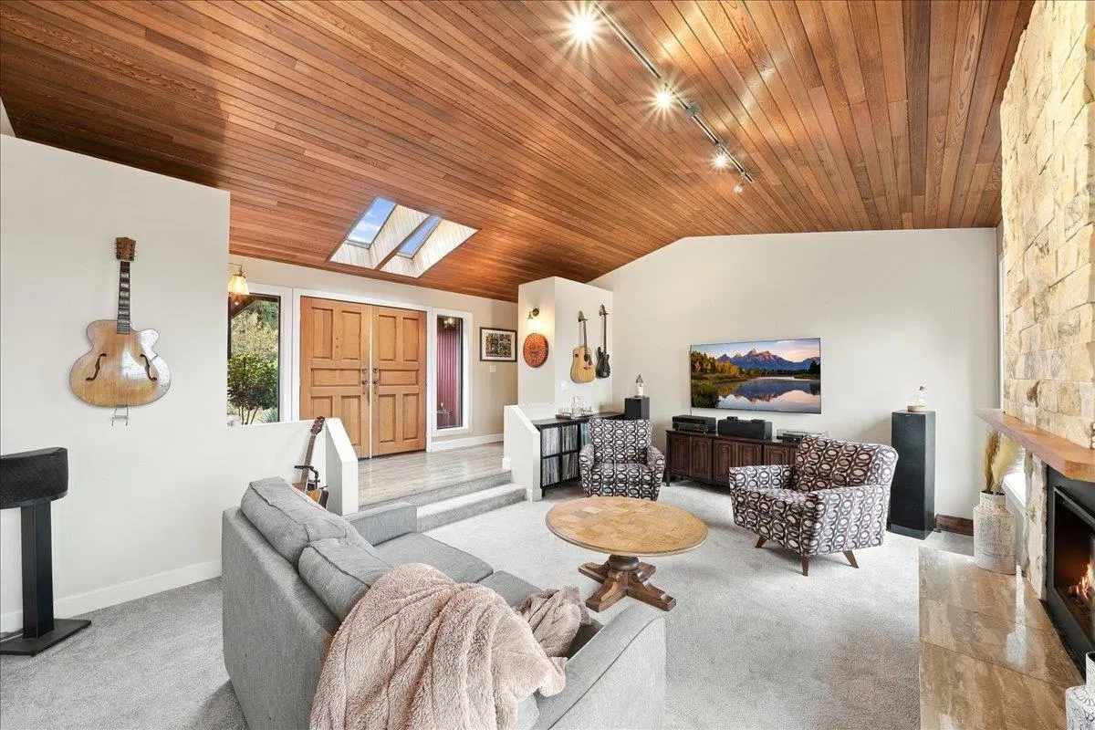 Photo 4 of 40 at 12461 Meadow Brook Place