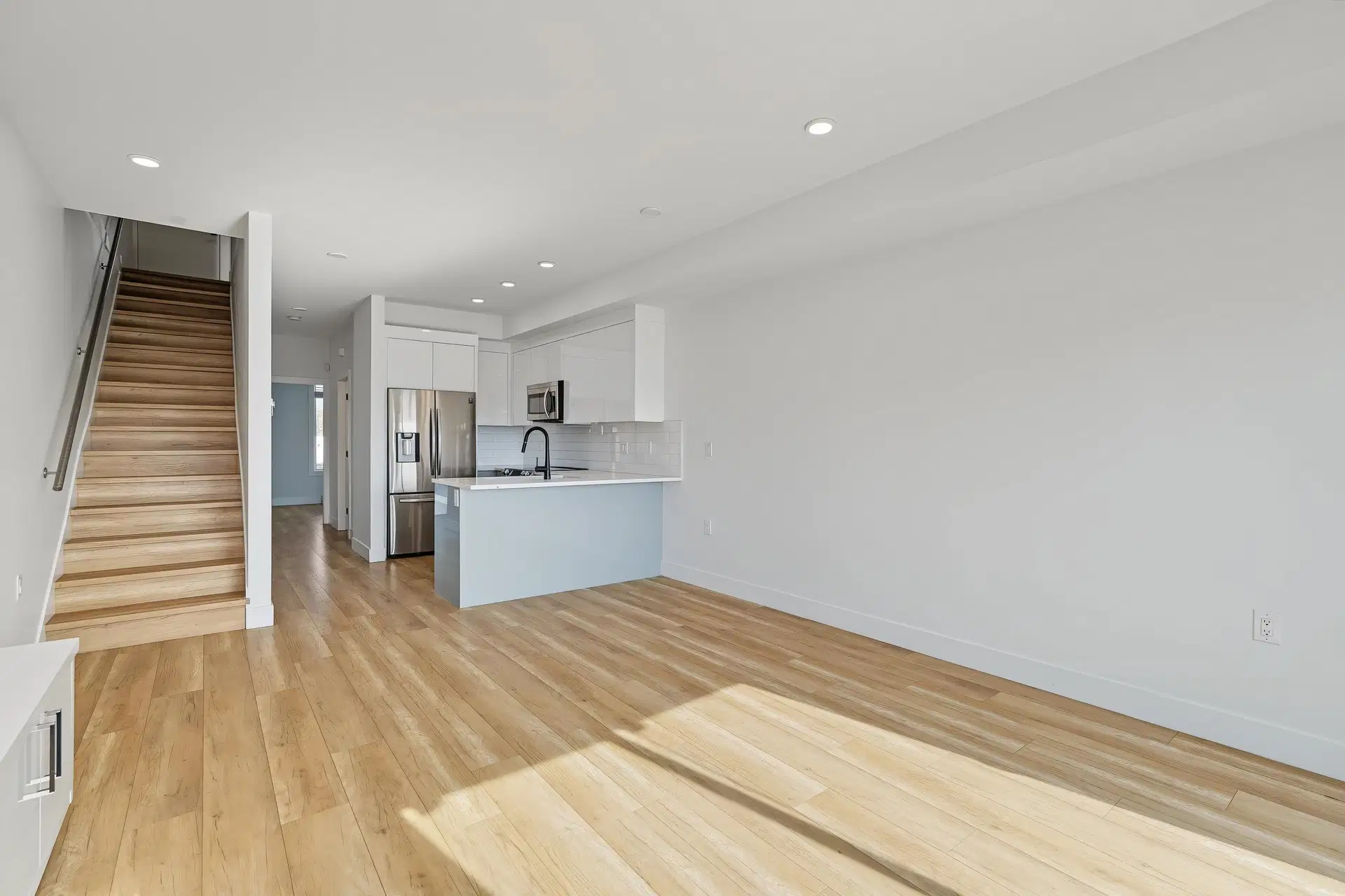 #11 – 6288 Beresford Street